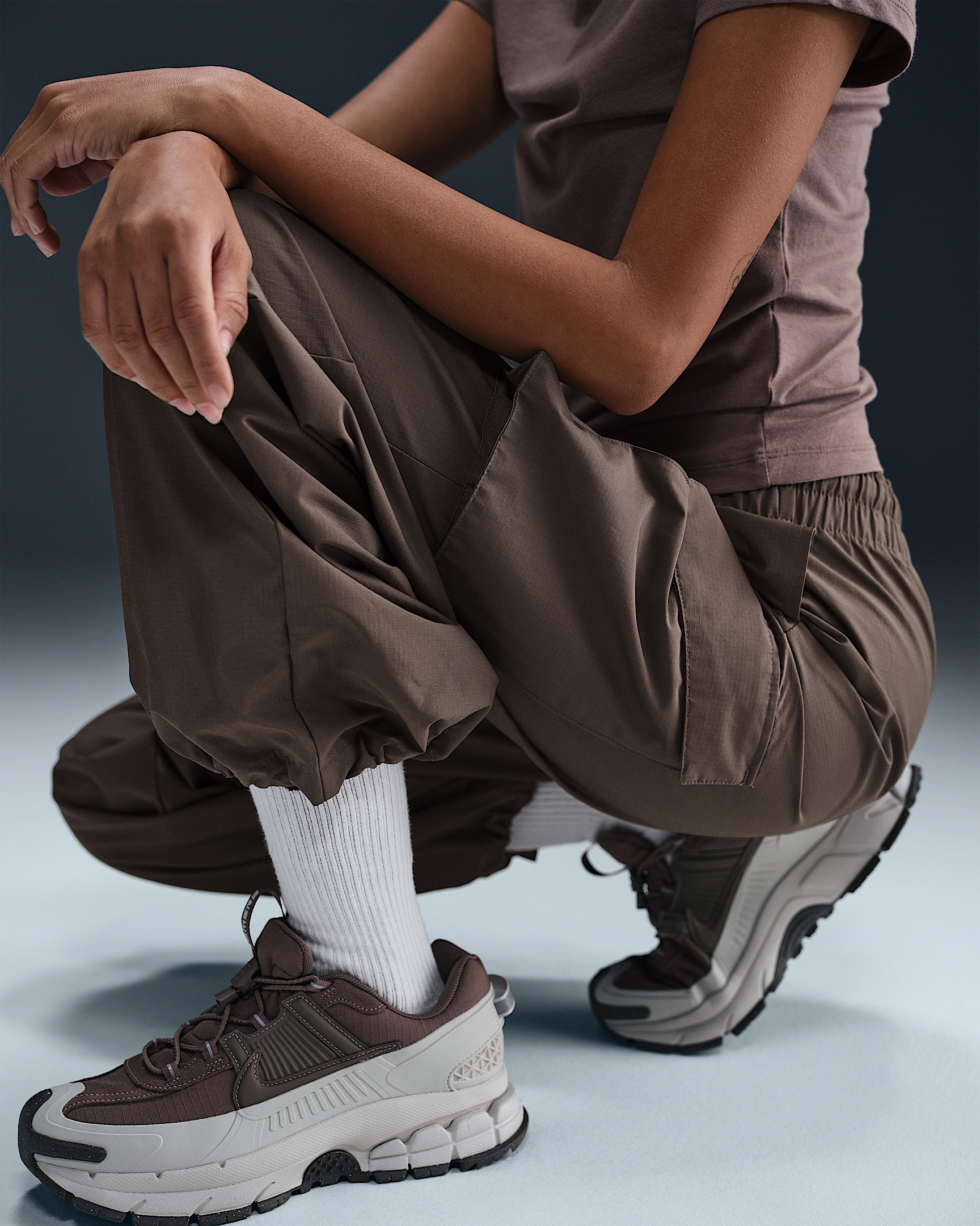 Nike Sportswear Everything Wovens Women's Mid-Rise Cargo Pants - 6