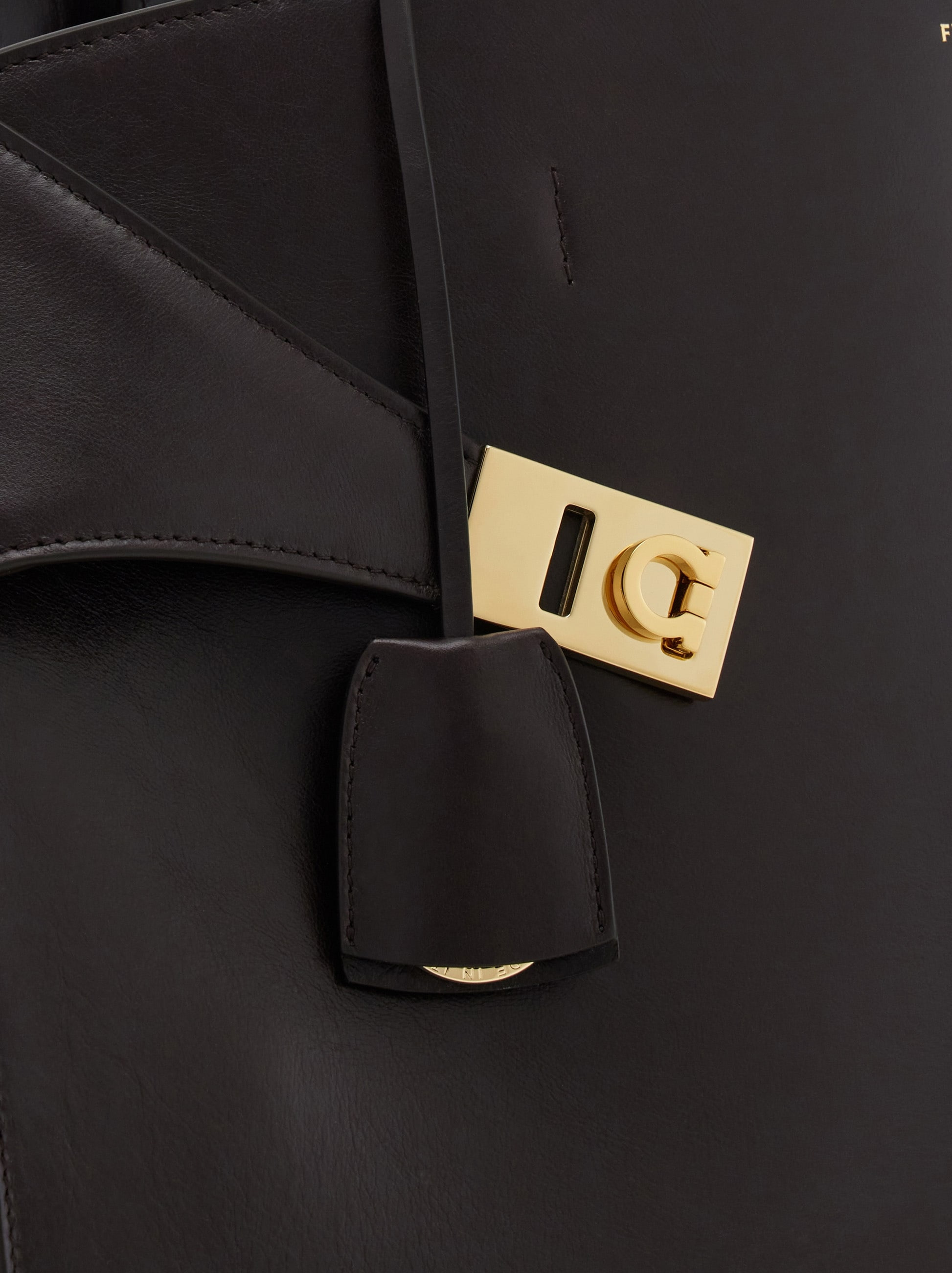 Hug shoulder bag - 8