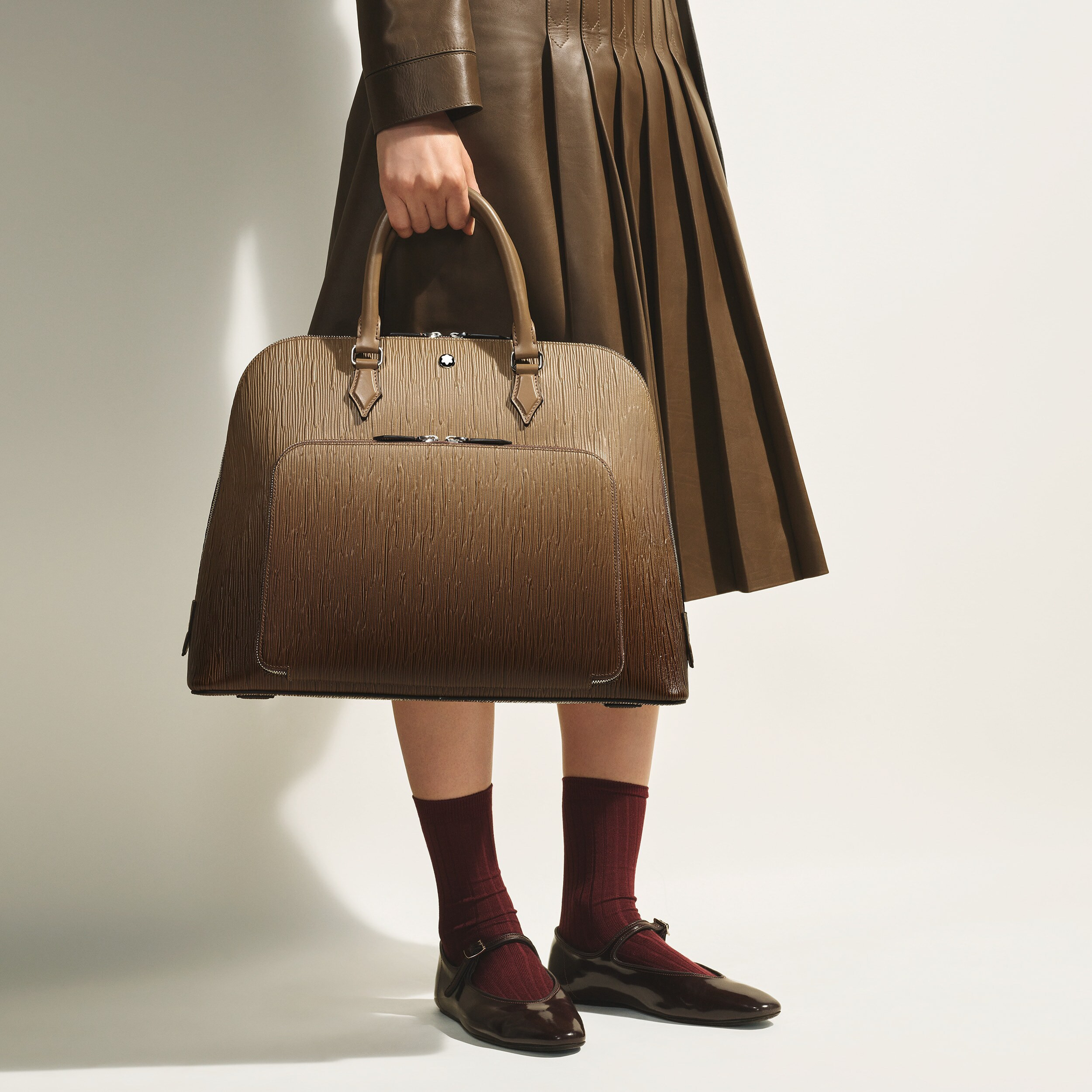 Writing traveler handbag with sfumato effect - 2