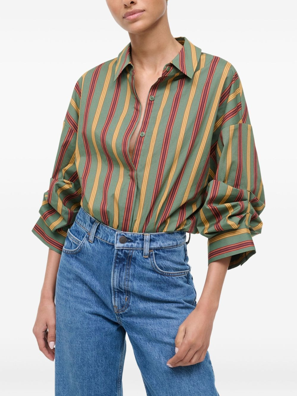 Traverses stripe-pattern body - 3