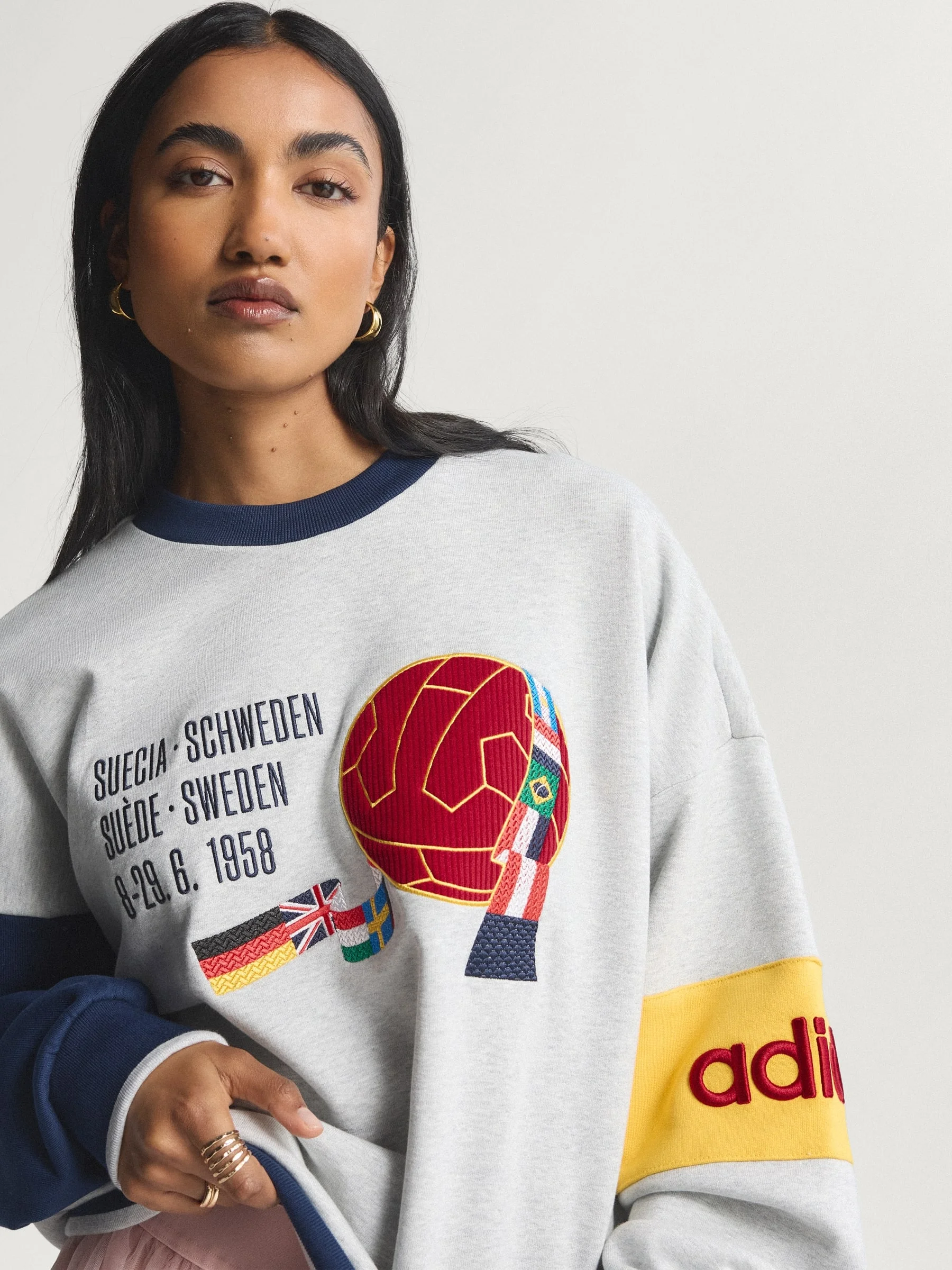 Sweden FIFA World Cup 26™ Crew Graphic Sweatshirt Long Sleeve - 1