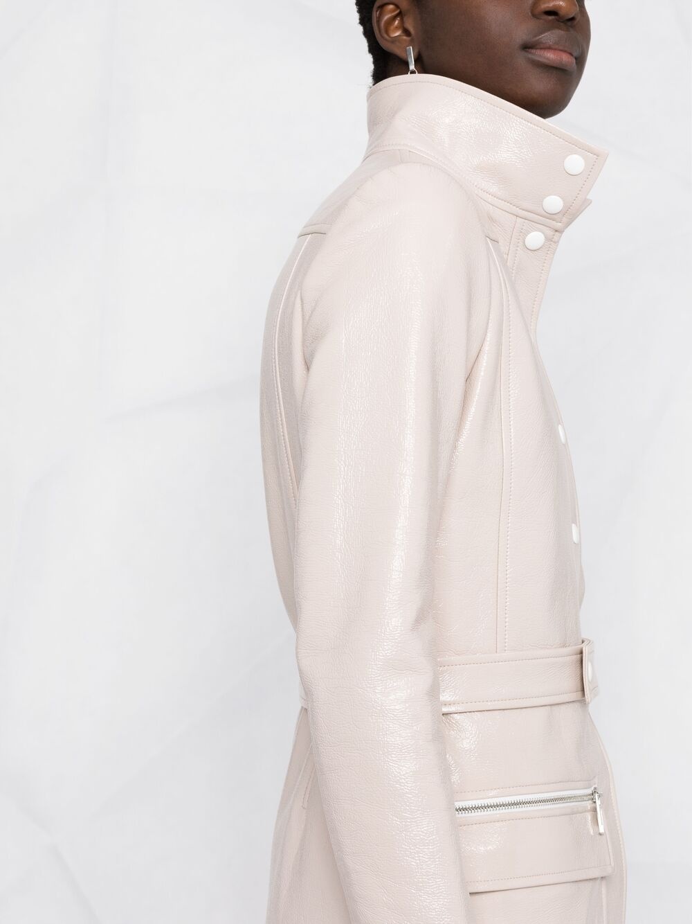 logo-appliqué vinyl trench coat - 5