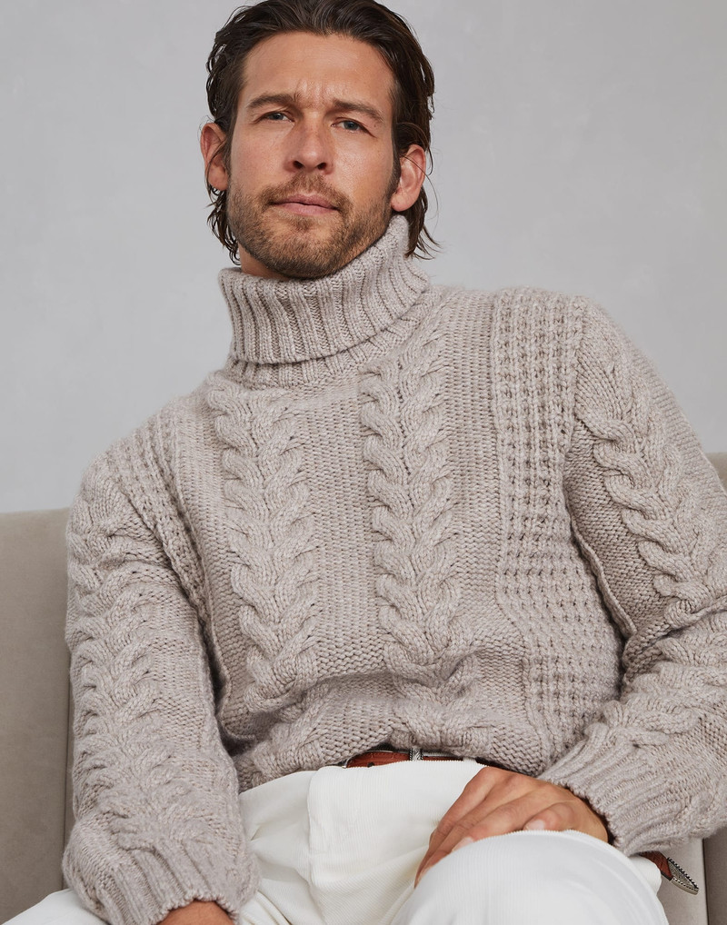 Cable knit turtleneck sweater in cashmere feather yarn 4