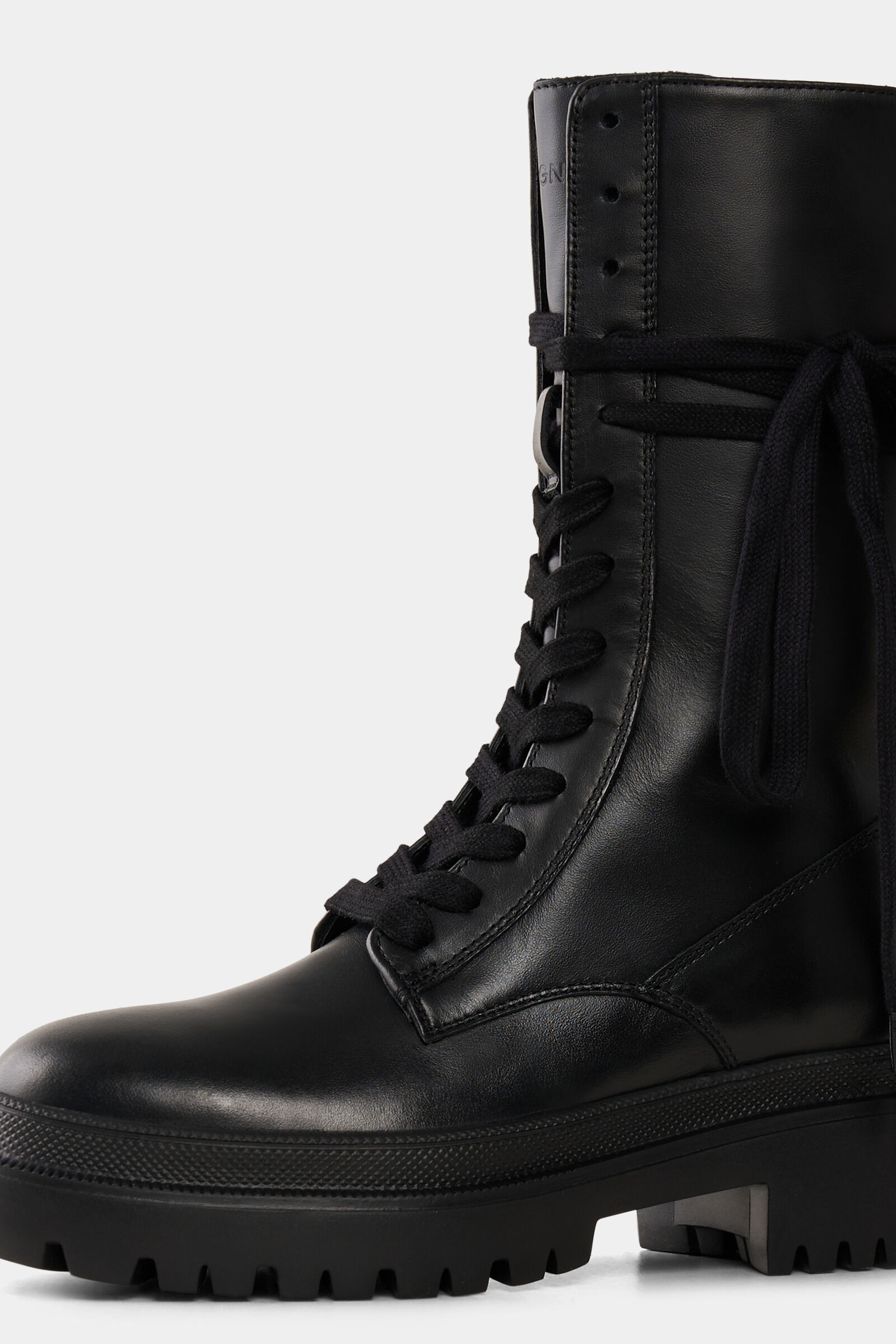 Chesa Alpina High boots in Black - 7