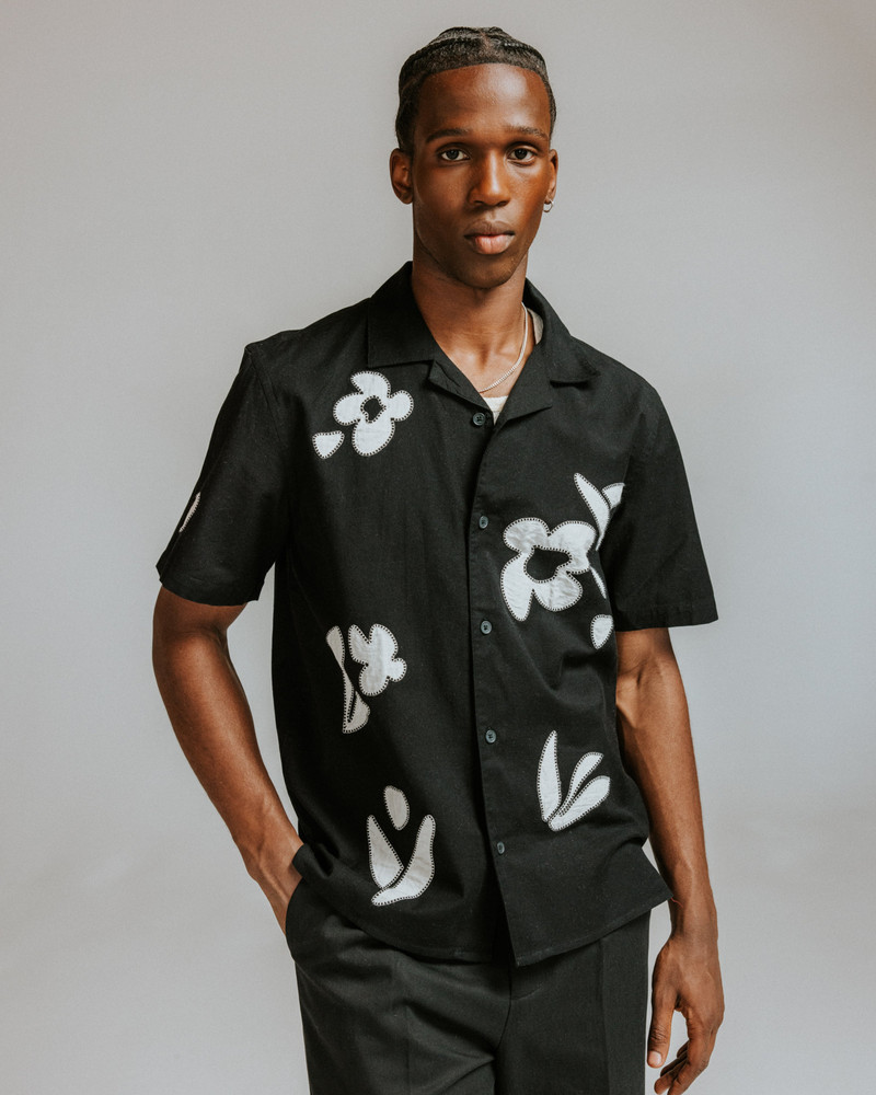 Wax London Didcot - Black And Beige Abstract Applique Short-Sleeve Shirt outlook