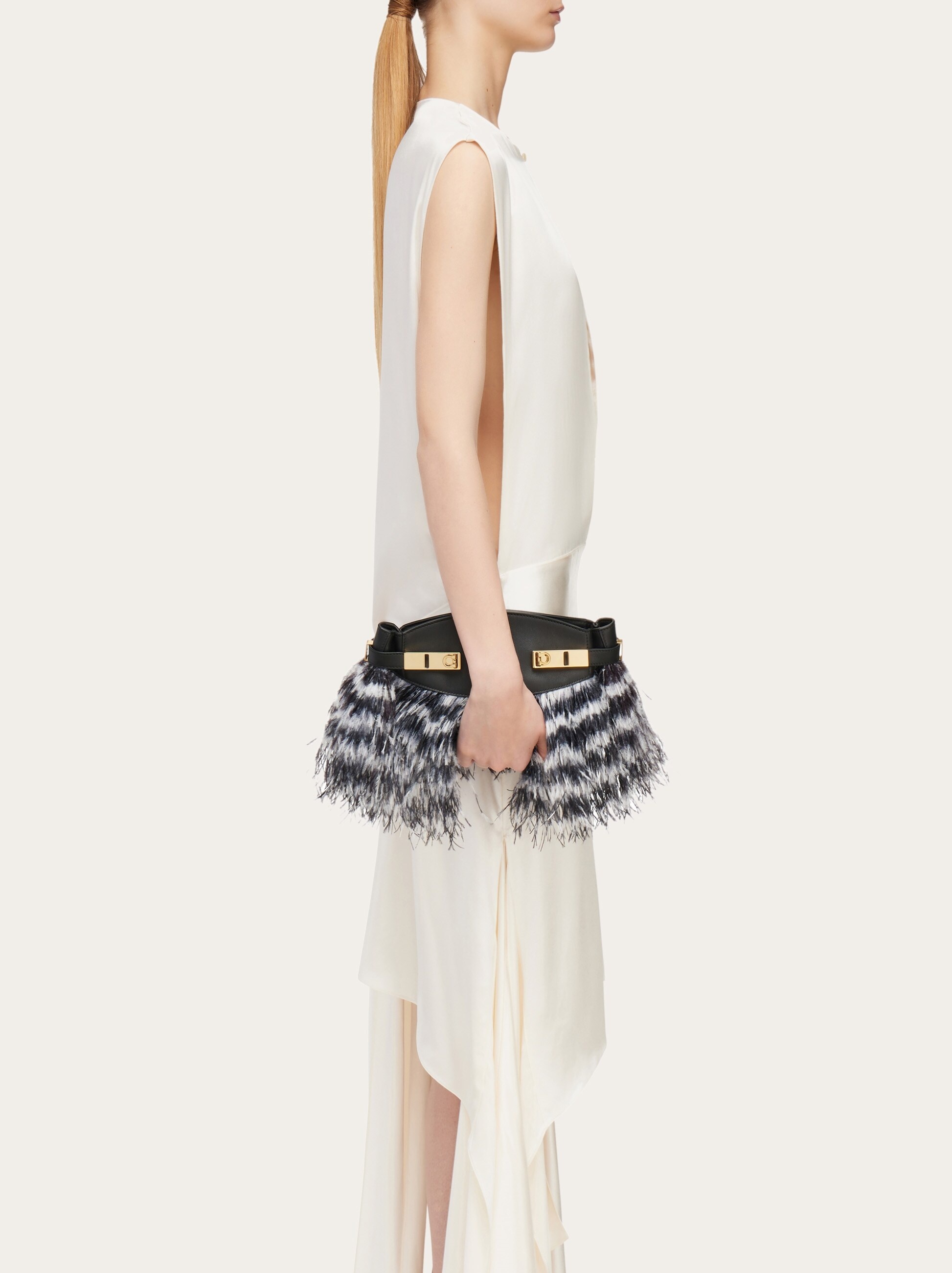 Hug crossbody bag with feathers (S) - 2