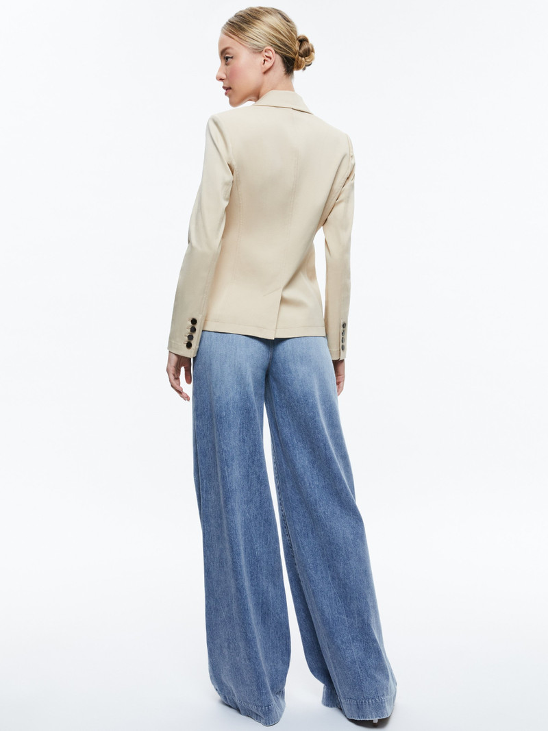 Alice + Olivia MACEY CHINO FITTED NOTCH COLLAR BLAZER outlook