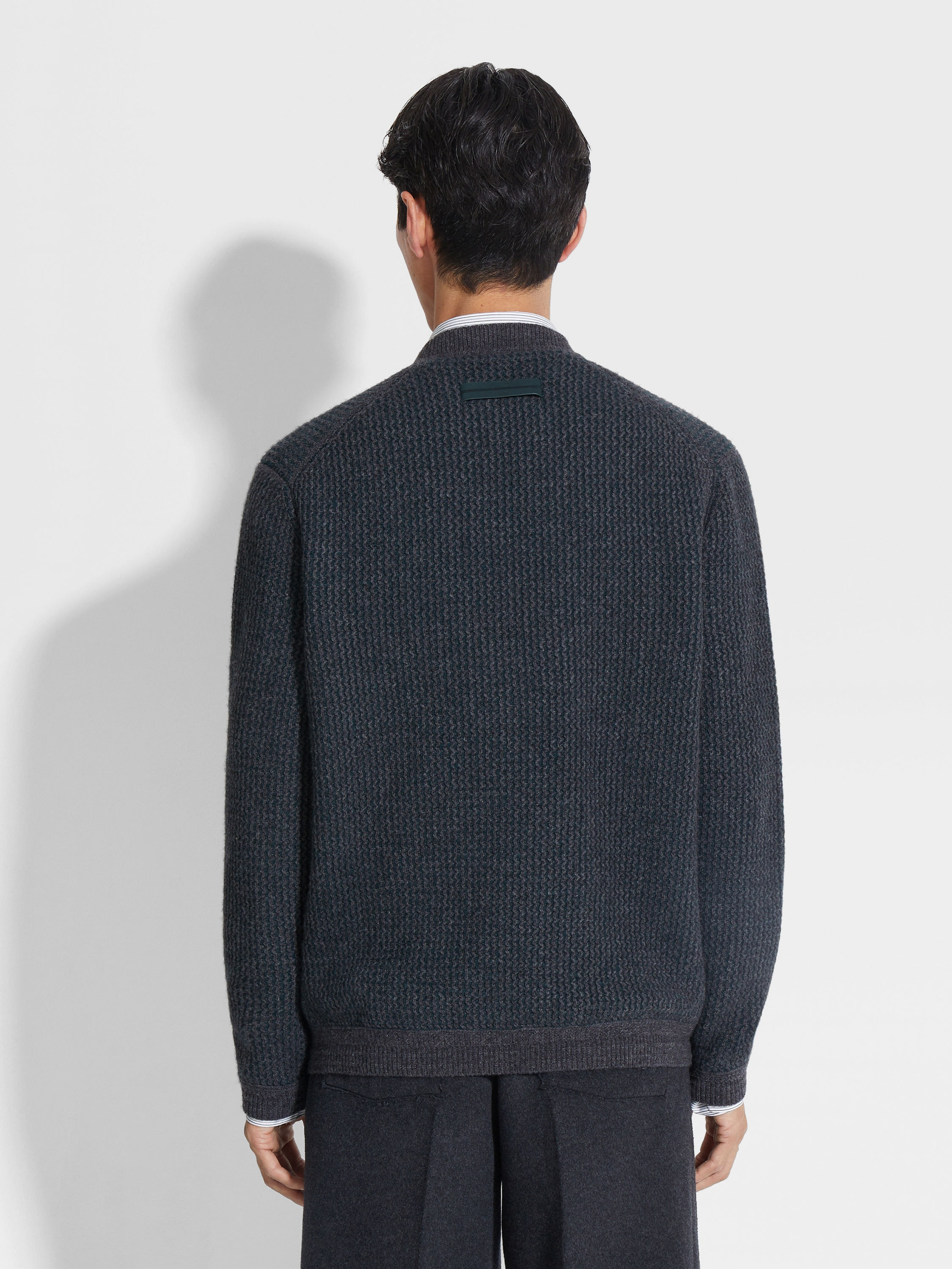 GREY AND DARK GREEN OASI CASHMERE V-NECK - 5