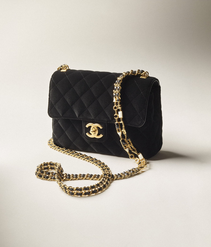 CHANEL Small Flap Bag outlook