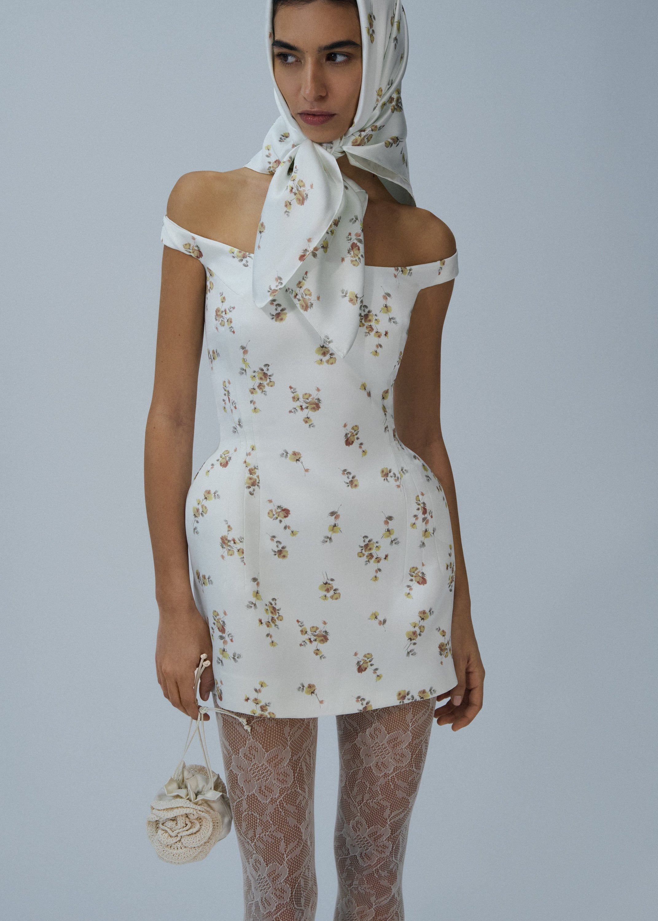 Off-shoulder hip pad midi dress in cream print - 3