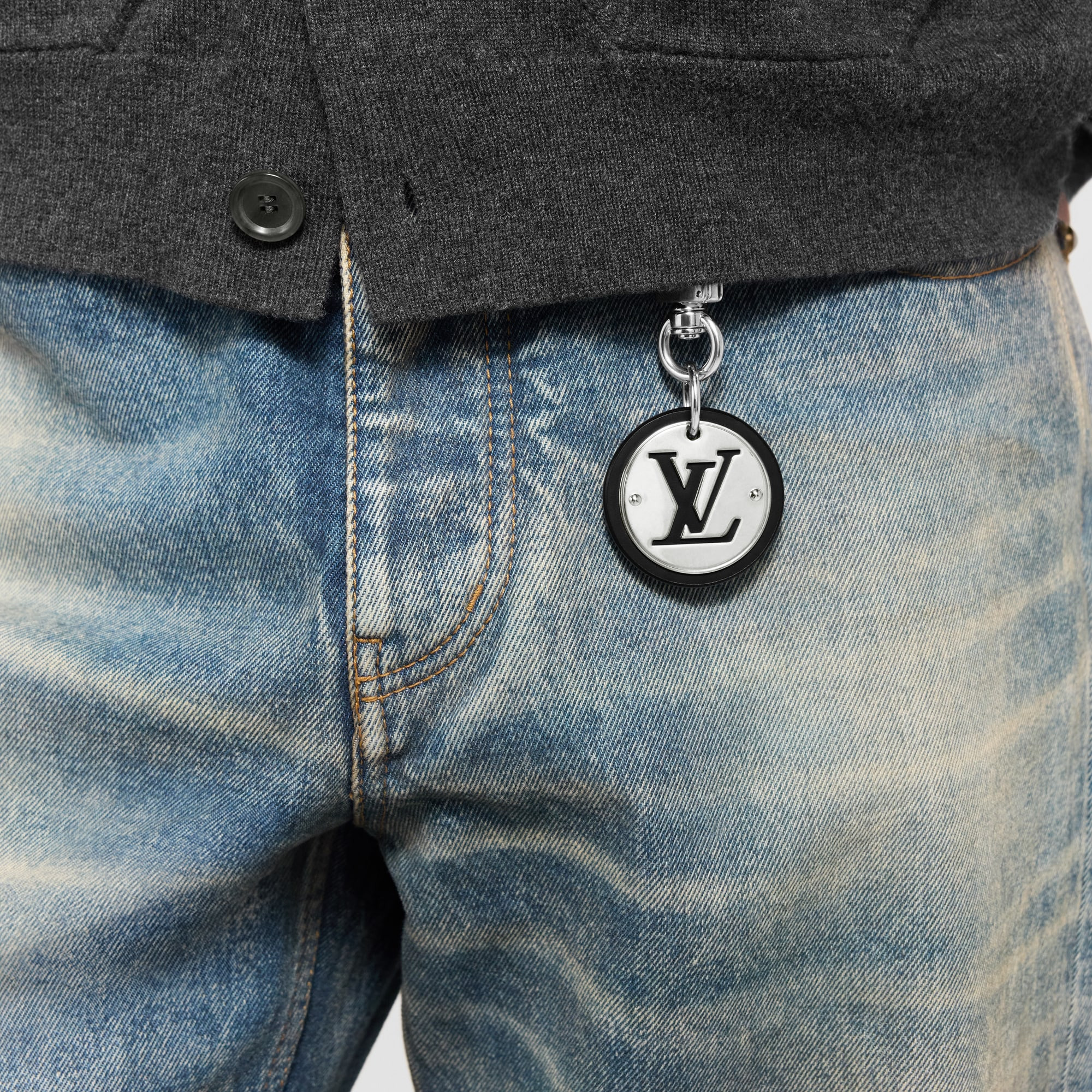 LV Cut Circle Key Holder - 3