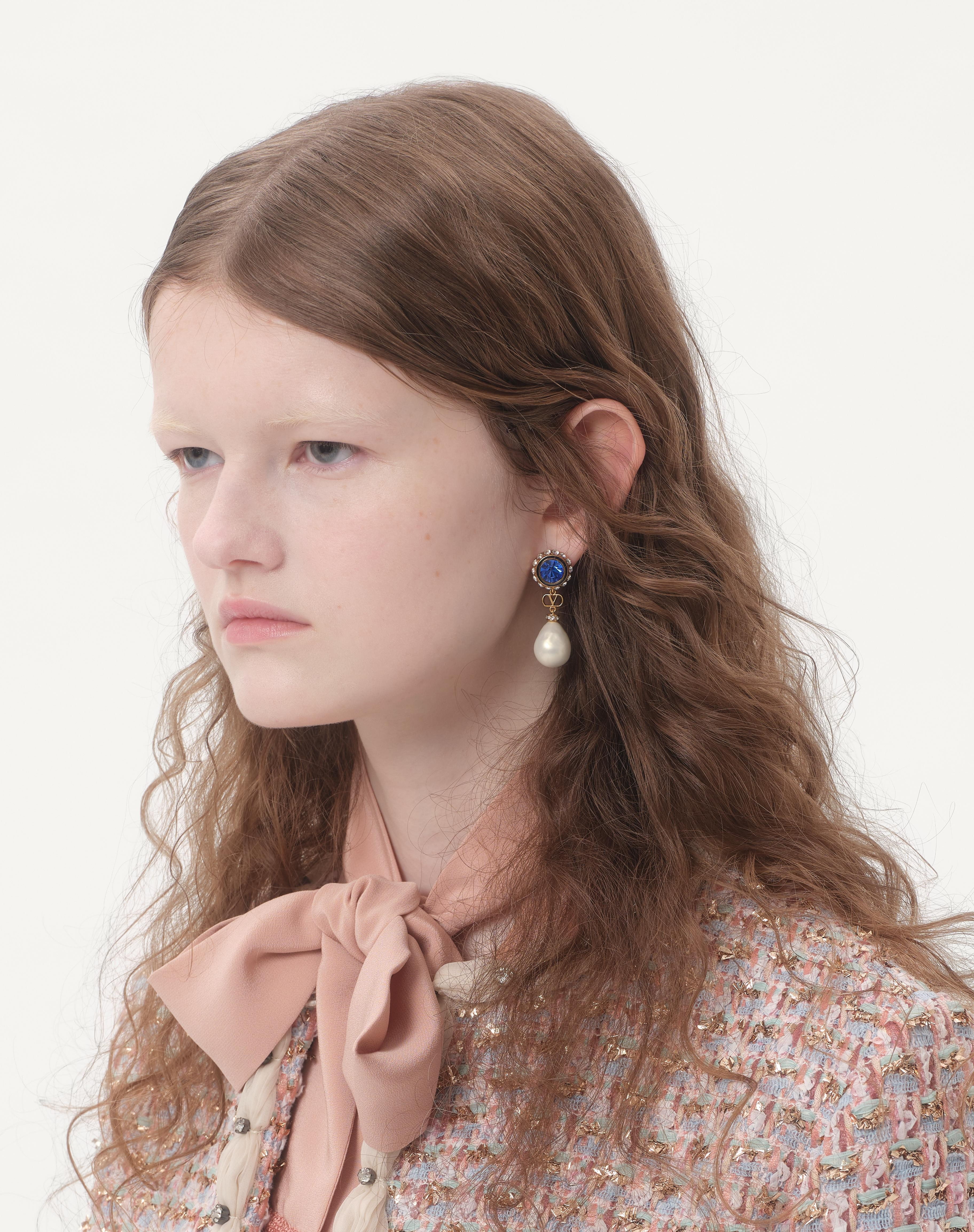 VLOGO SIGNATURE EARRINGS IN METAL, ENAMEL, PEARLS AND CRYSTALS - 2