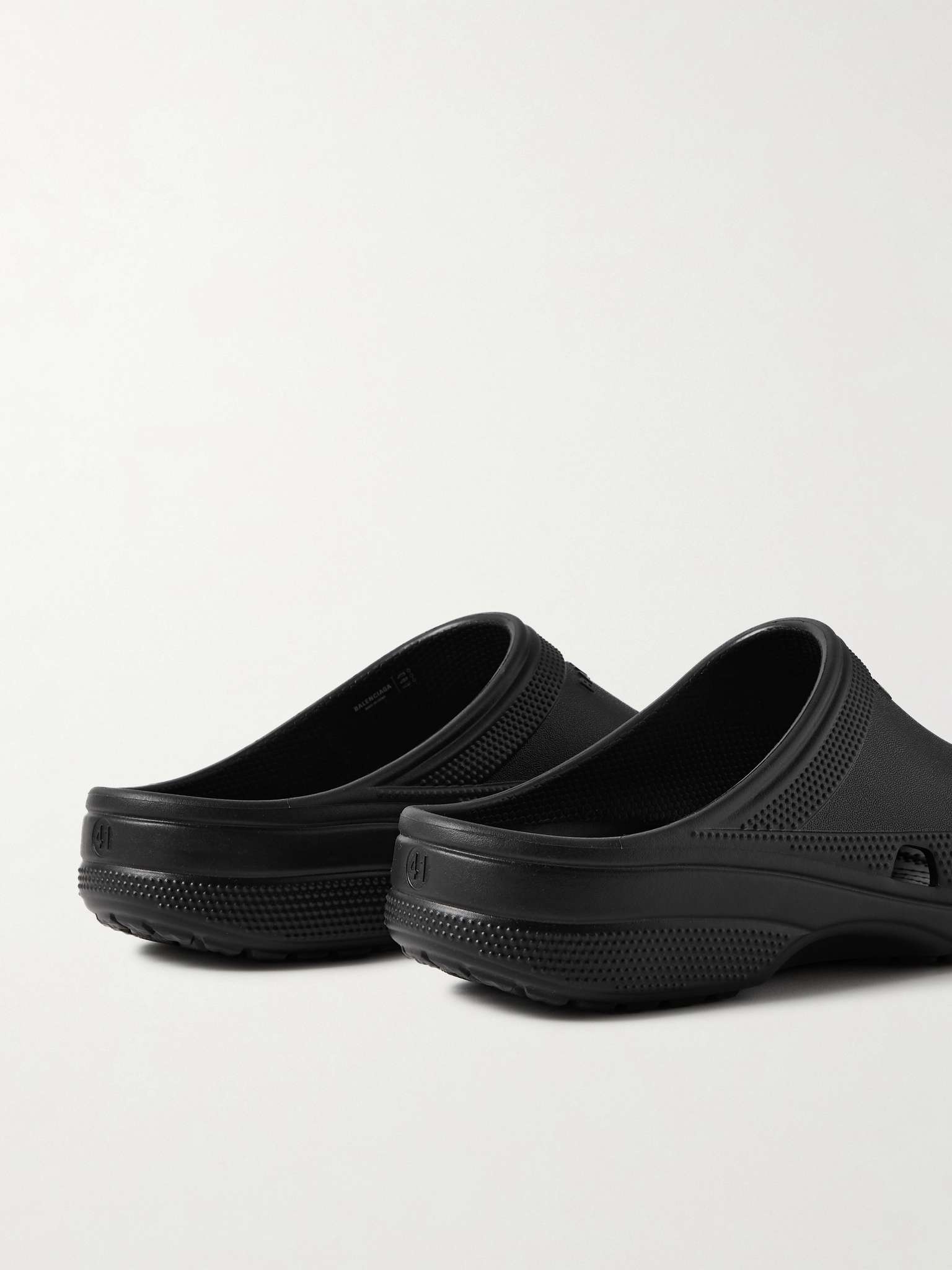 【BALENCIAGA】Crocs Logo-Embossed EVA Slides Balenciaga - Crocs Logo-Embossed EVA Slides - Black Balenciaga