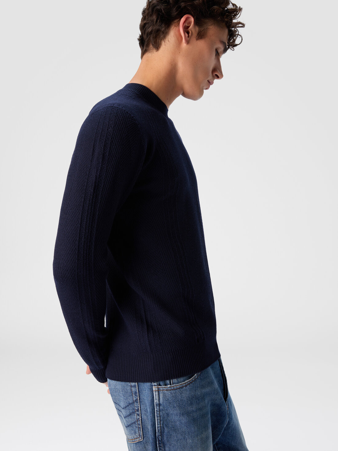 Crew neck sweater in wool with chevron pattern - 4