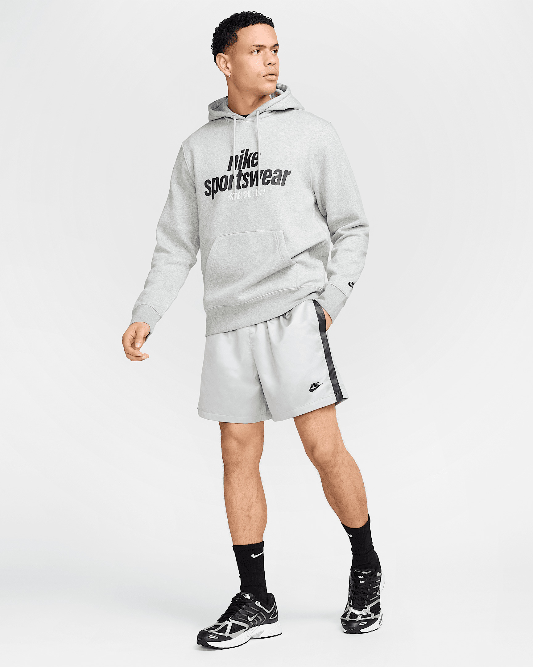 Nike Sportswear Club Men's Flow Football Shorts - 8