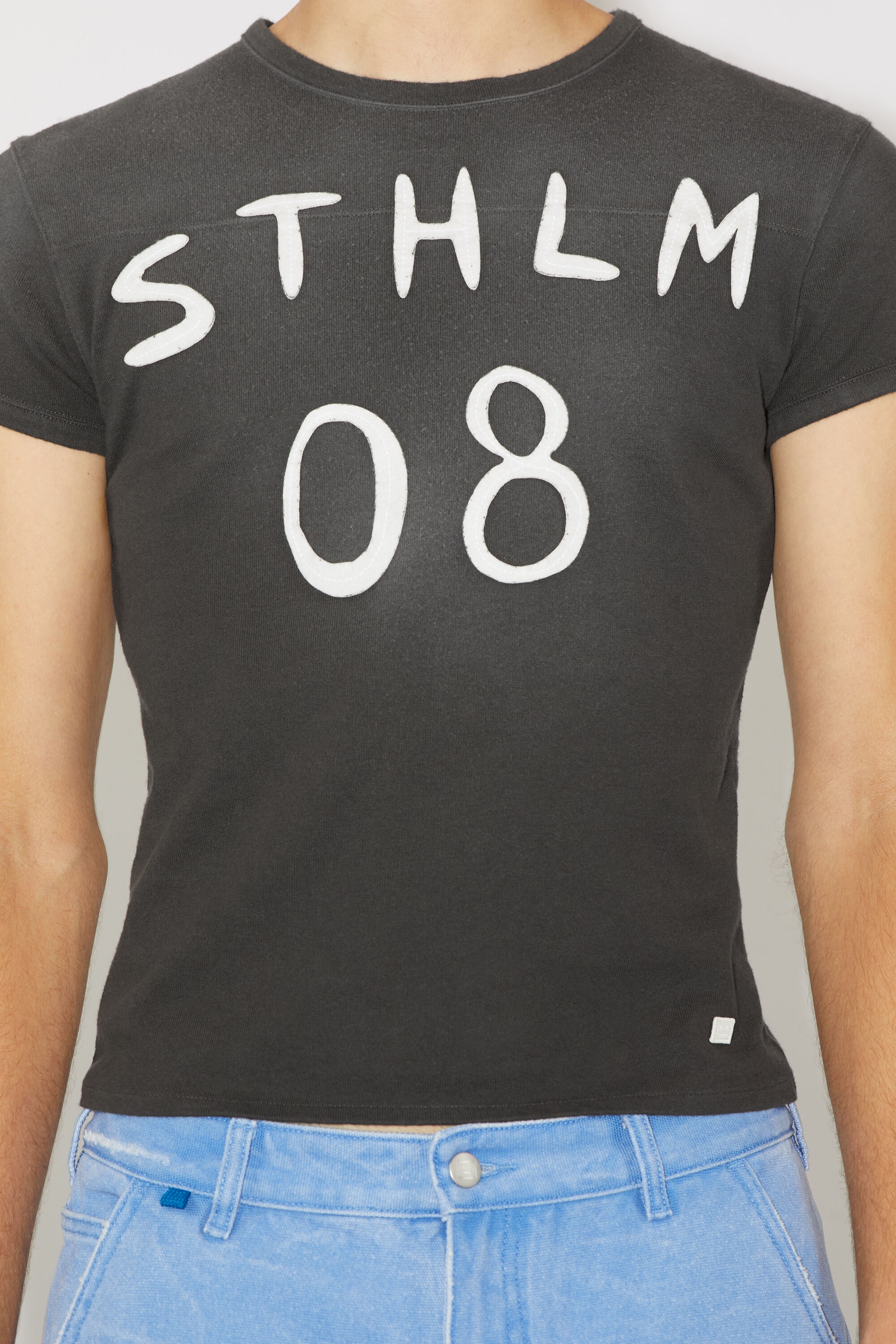 Acne Studios ブラック ピチTシャツ STHLM 08 Acne Studios Patch print t-shirt - Fitted fit - Carbon grey