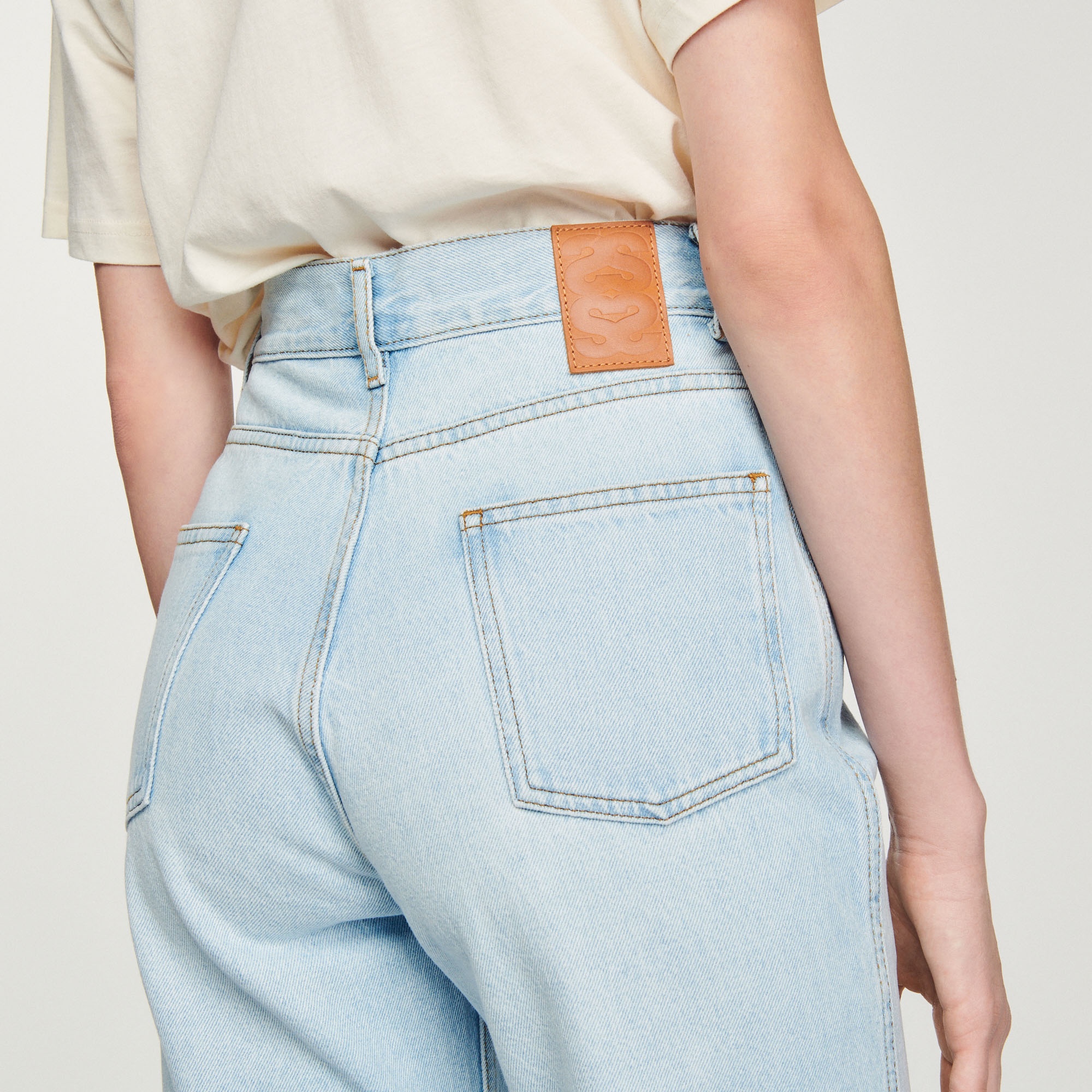 Faded jeans with contrasting cuffs - 4