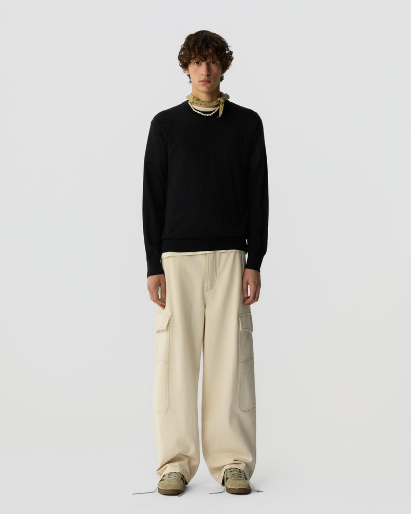 GUEST IN RESIDENCE Airy True Crew outlook