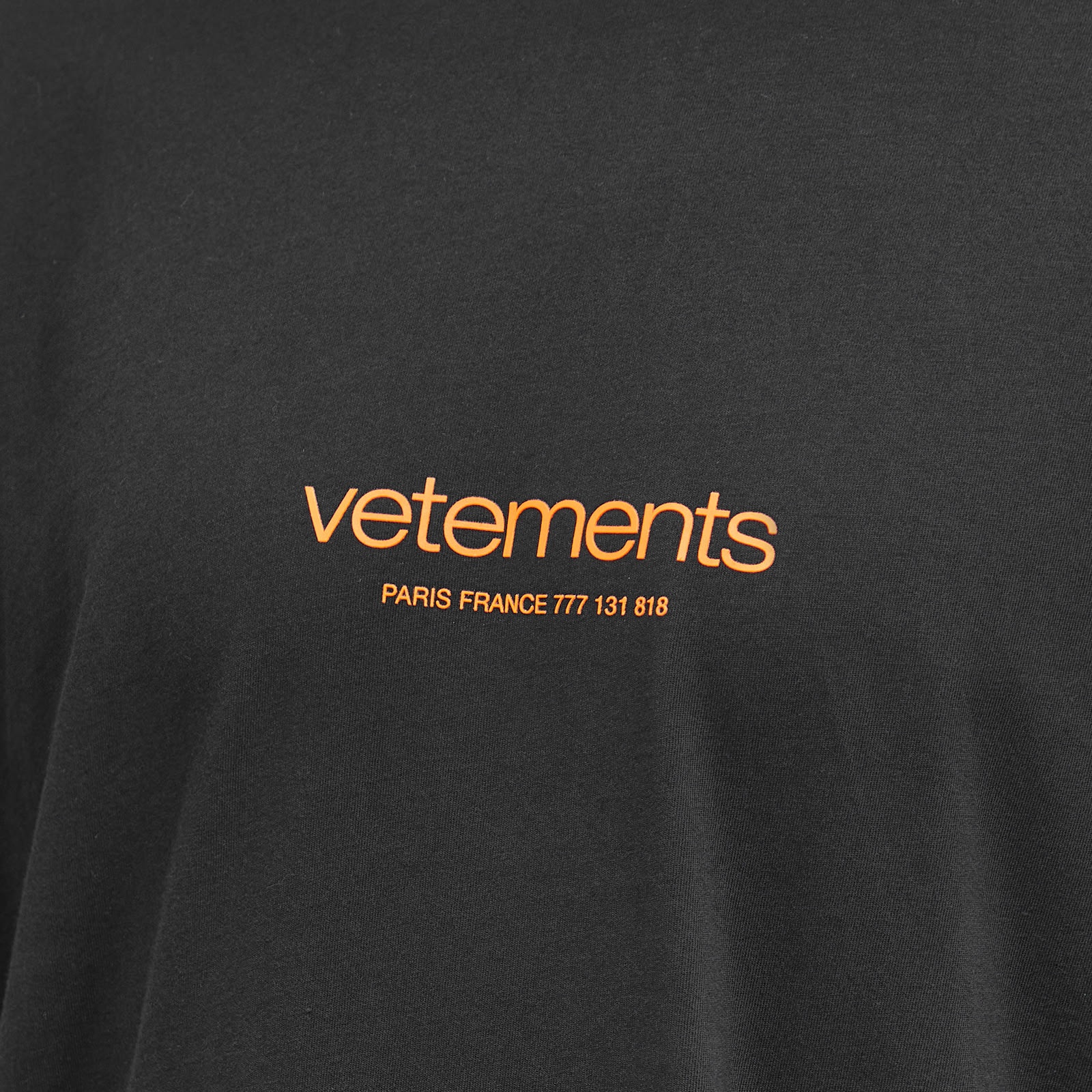 VETEMENTS Urban Logo T-Shirt - 5