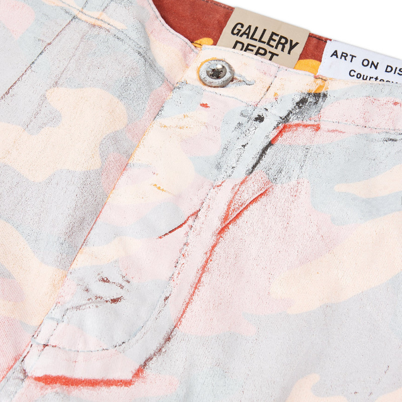 GALLERY DEPT. CAMO CUT OFF SHORTS outlook
