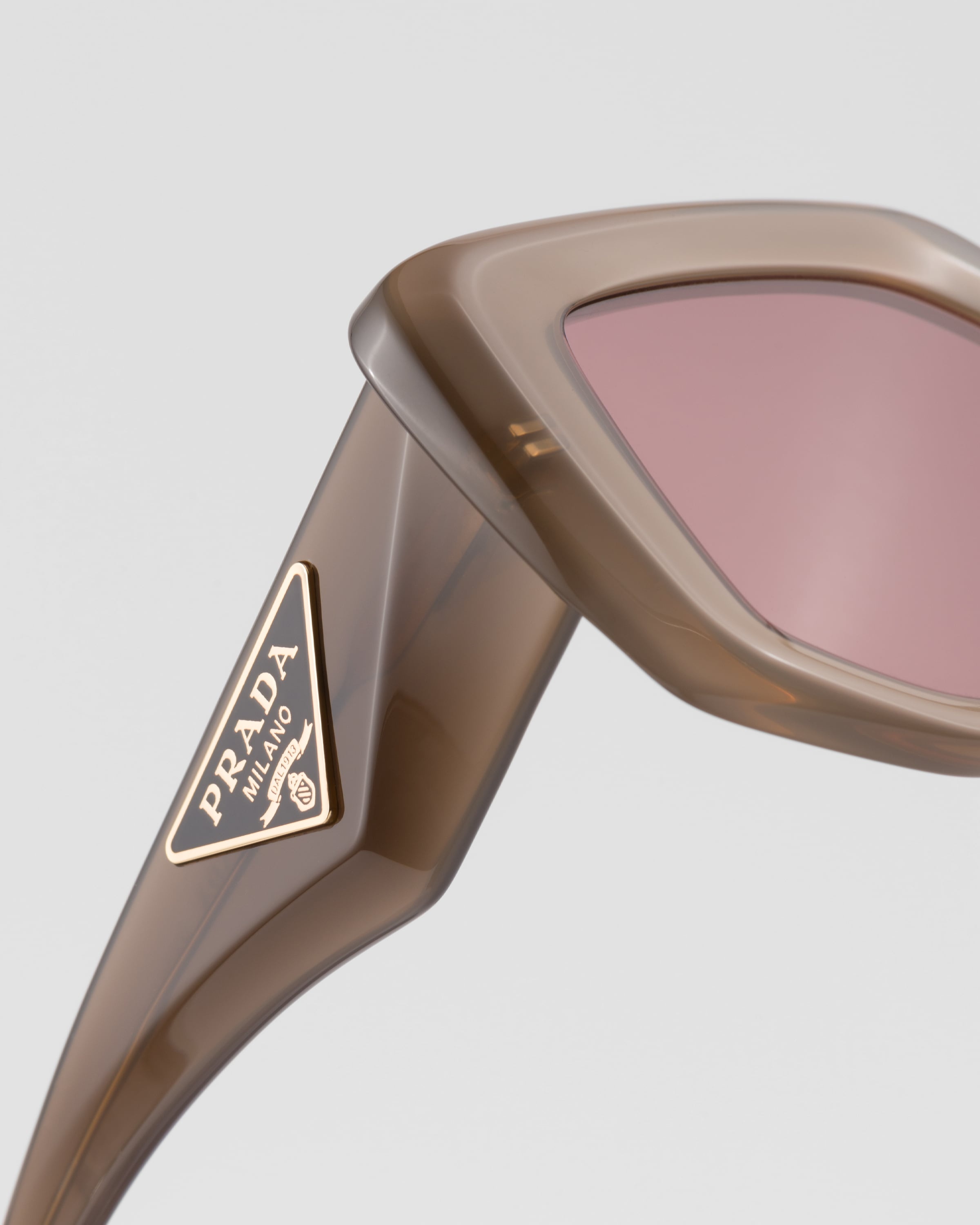 Sunglasses with the Prada logo - 5