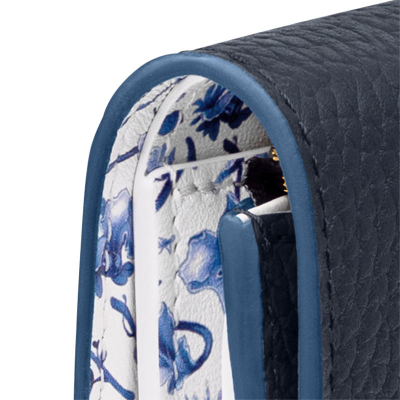 Louis Vuitton Capucines Compact Maxi Wallet outlook