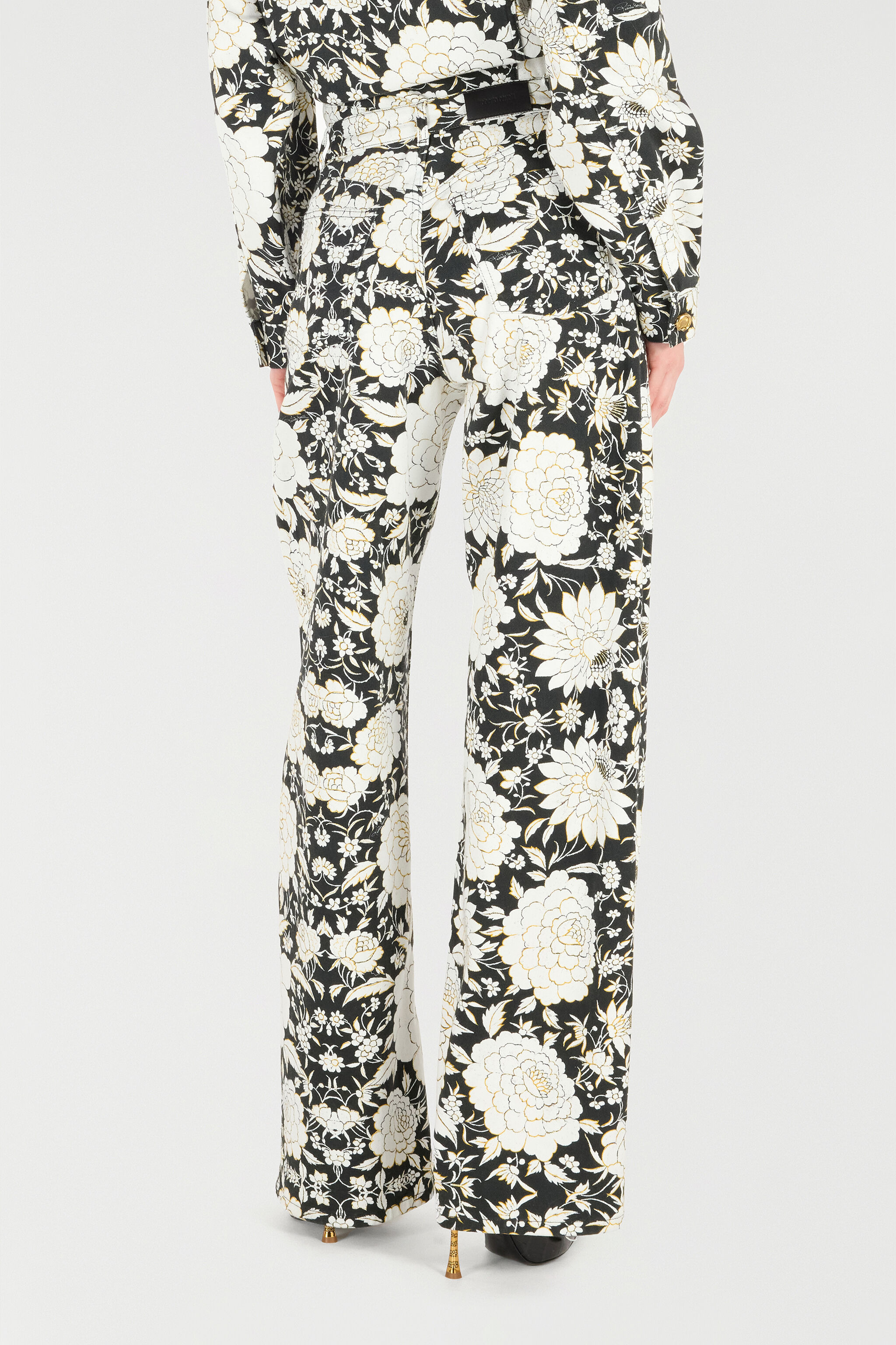 Pants With All-Over Floral Print - 4