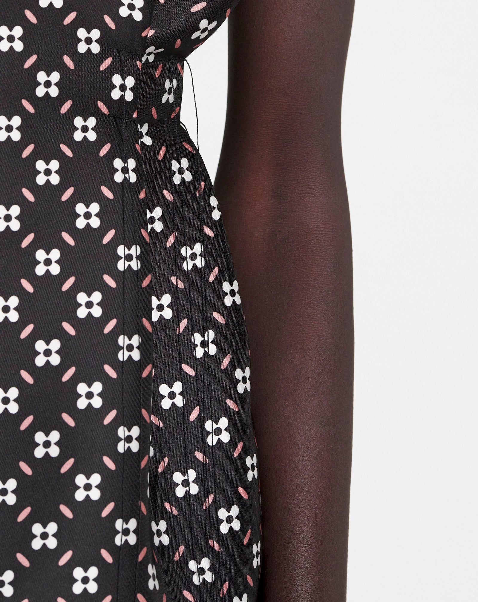 SHORT FITTED DRESS - 5