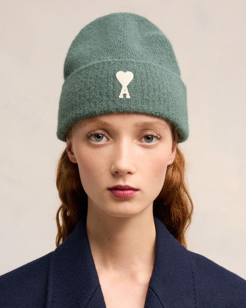 AMI Paris OFF-WHITE AMI DE COEUR BEANIE outlook