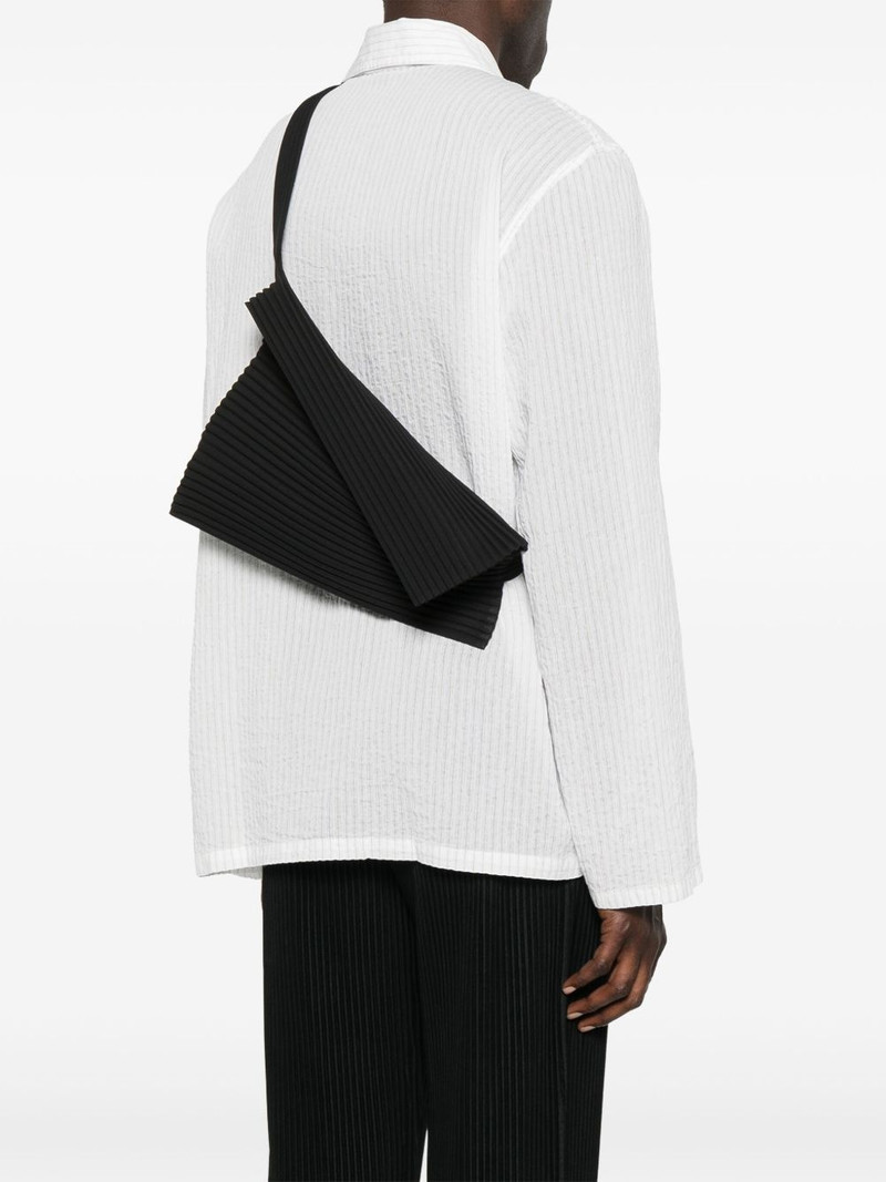 ISSEY MIYAKE Overlap shoulder bag outlook
