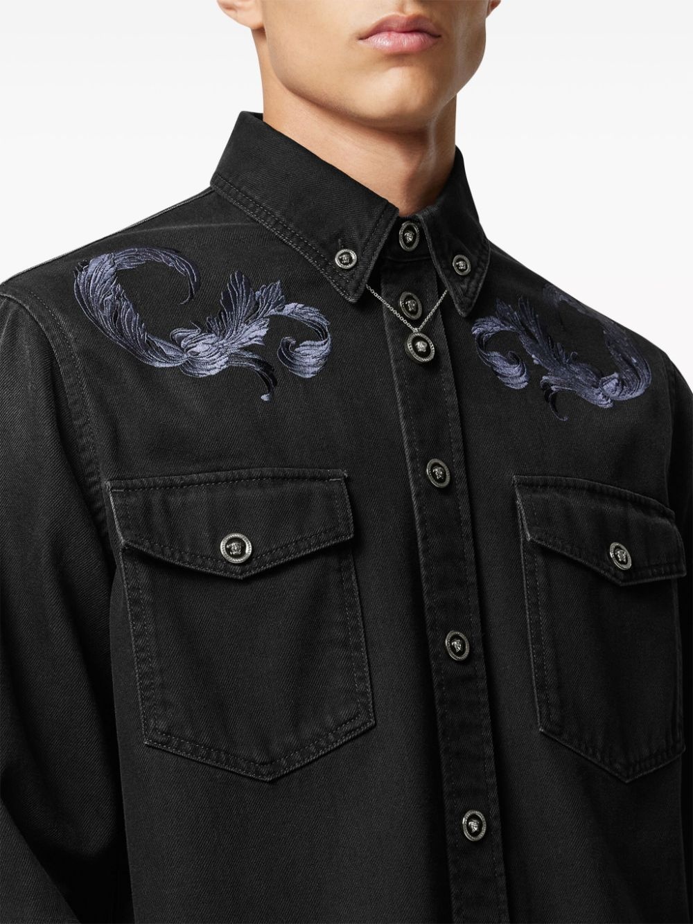 embroidered-design denim shirt - 4