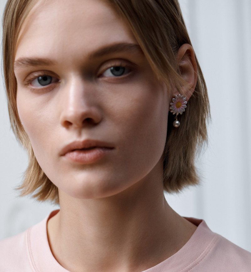 Dior Dior Daisy Earrings outlook