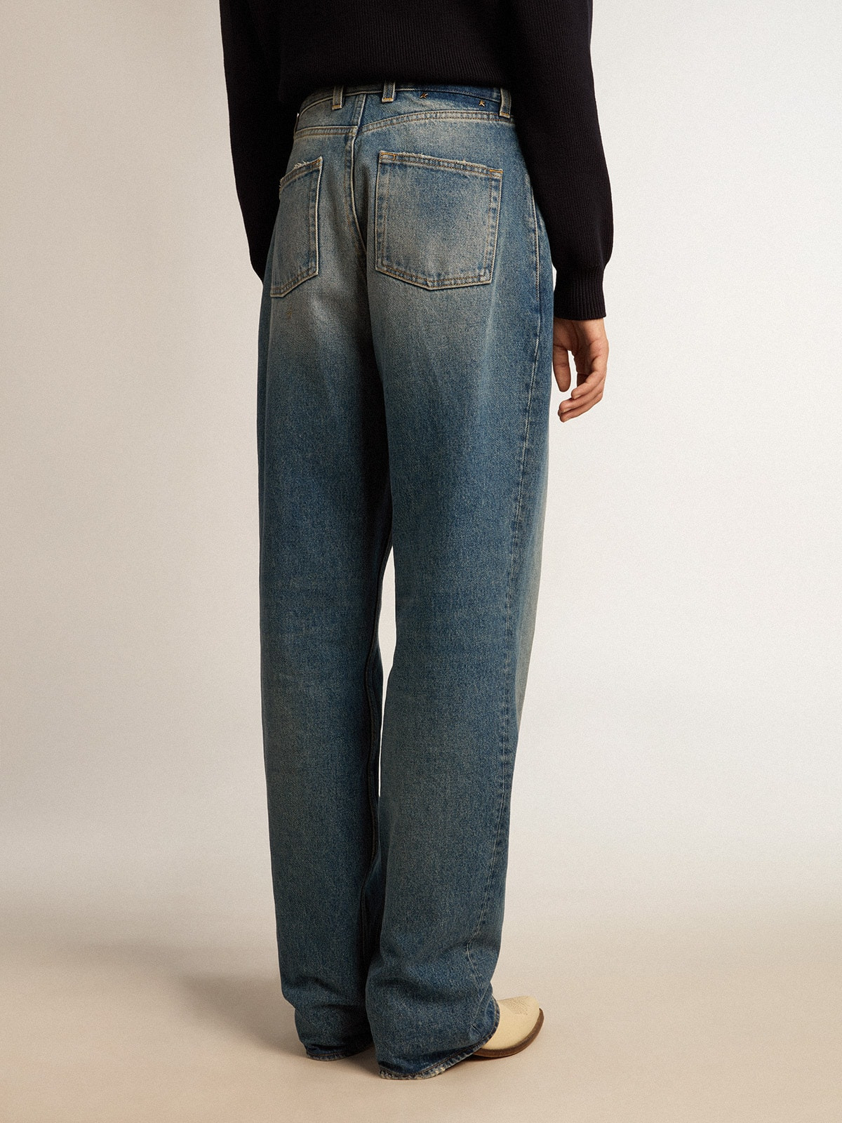 Women's jeans with medium wash - 4