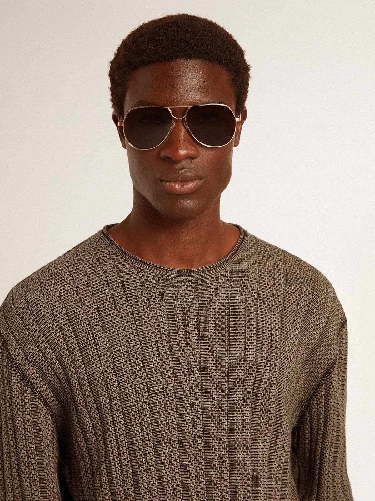 Men's travertine-colored sweater with 'Golden' patch lettering on the back - 5