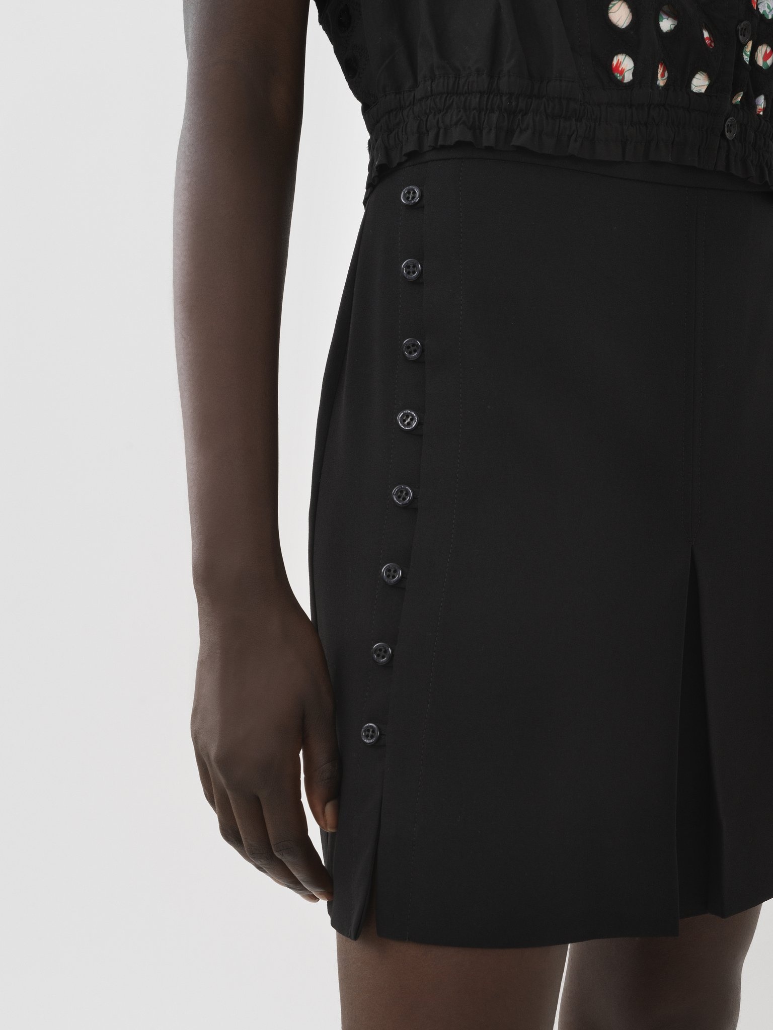 BUTTON-DETAILED MINI SKIRT - 5