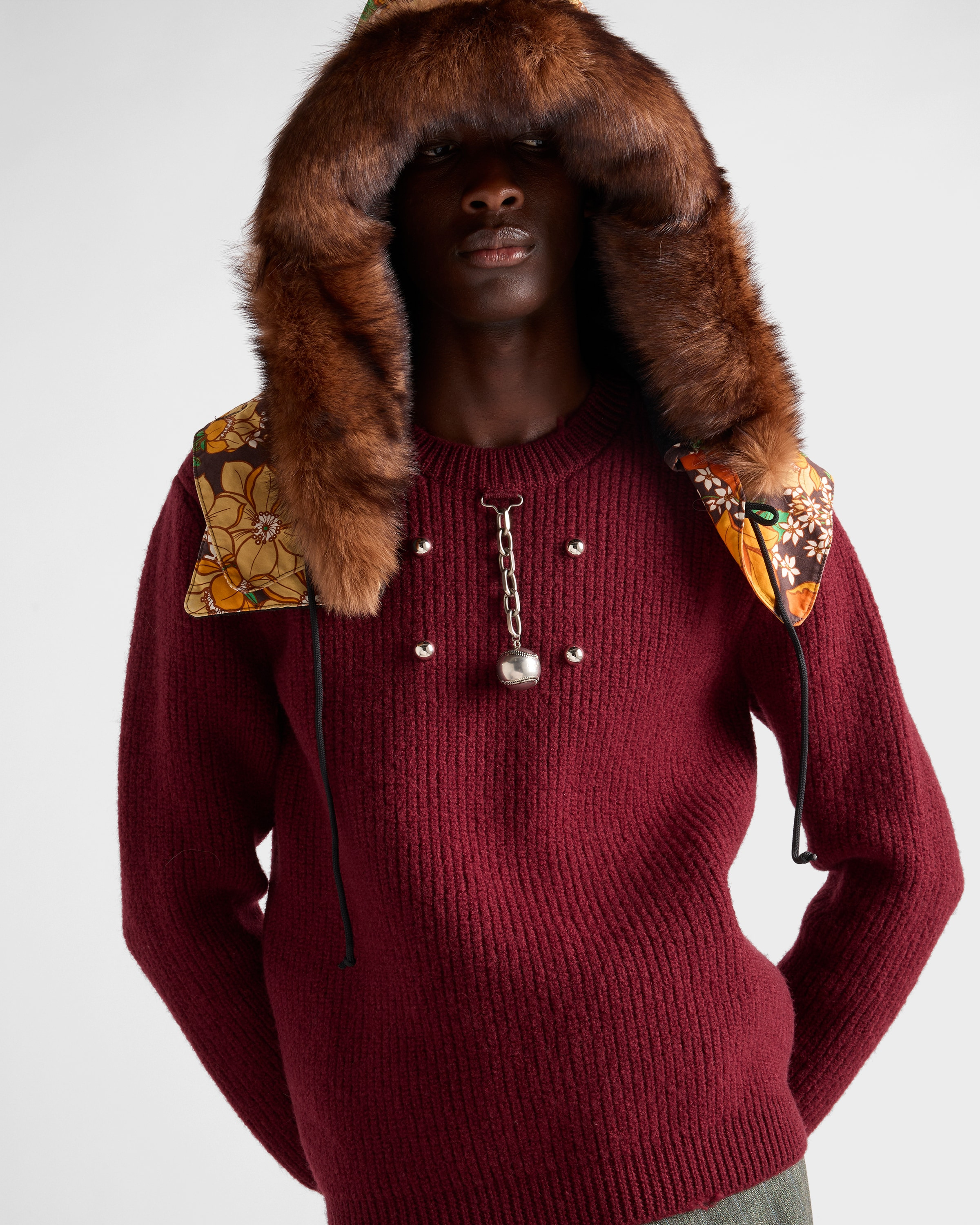 Wool crew-neck sweater with pendant - 6