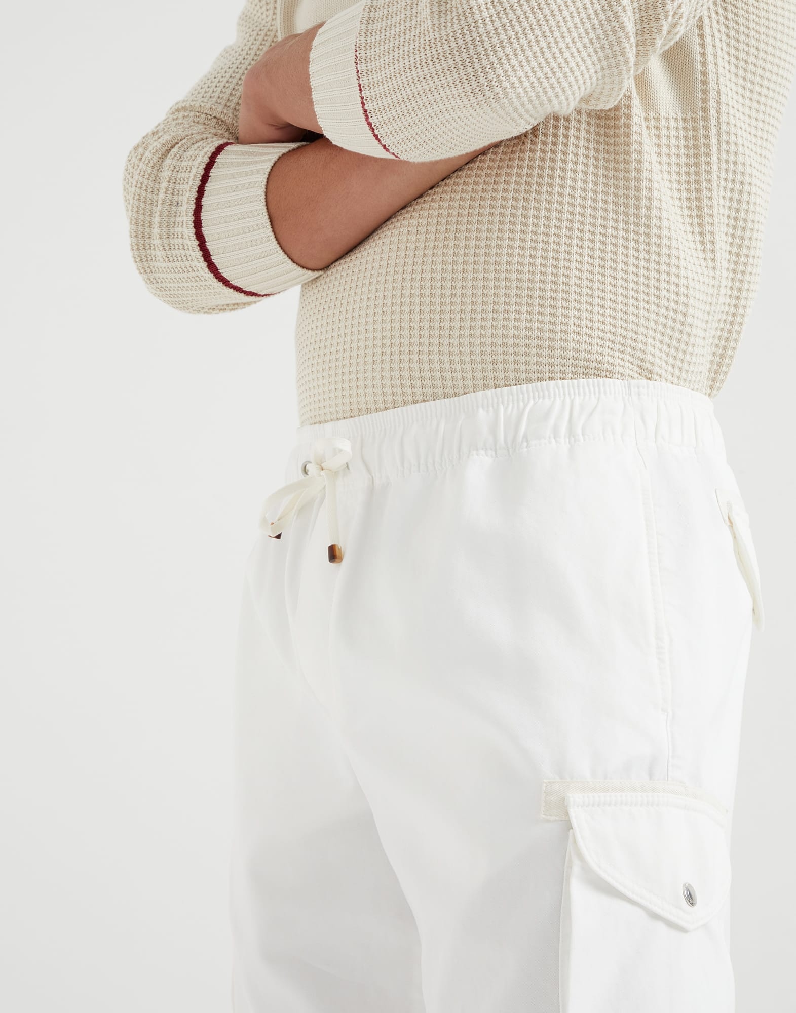 Garment-dyed Bermuda shorts in twisted cotton gabardine with cargo pockets and drawstring - 3