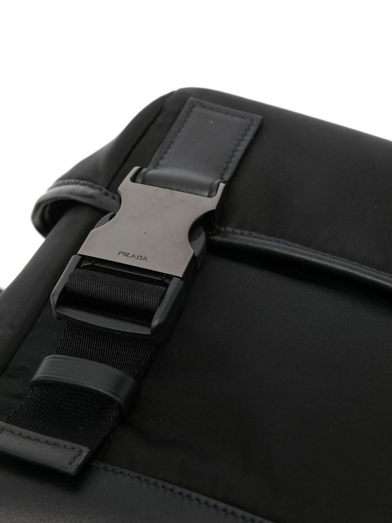 buckle-fastening shoulder bag 4
