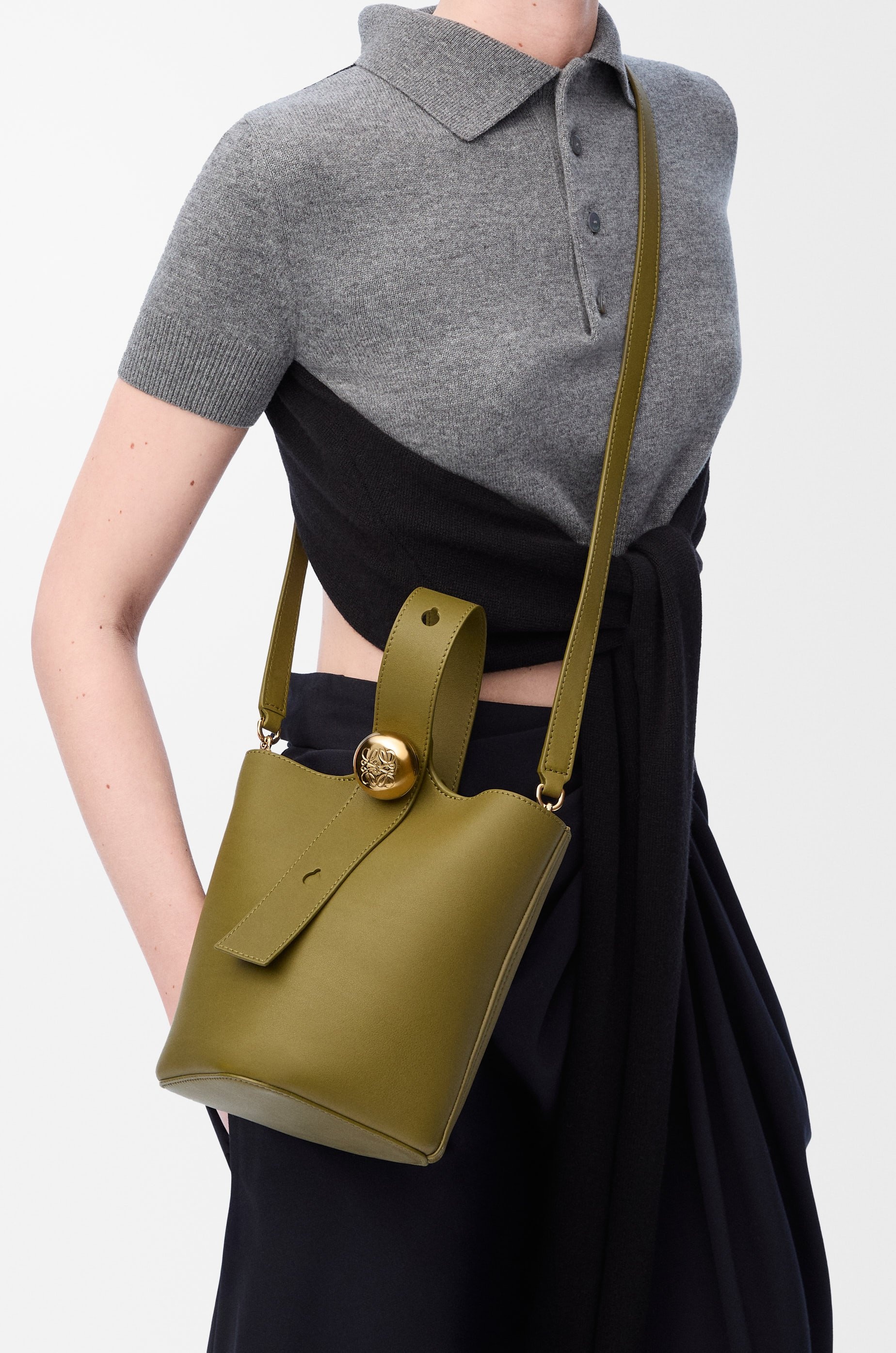 Mini Pebble Bucket bag in mellow calfskin - 3