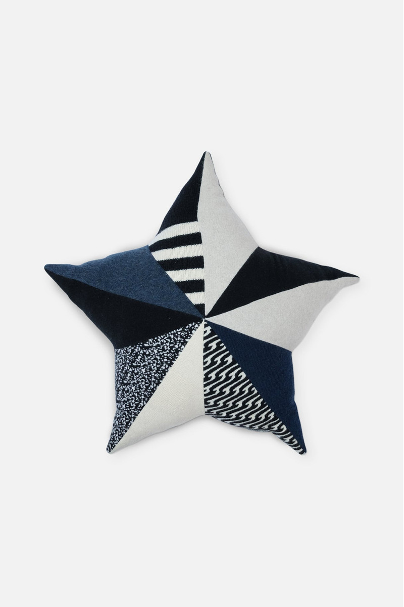 LARGE STAR PILLOW 1