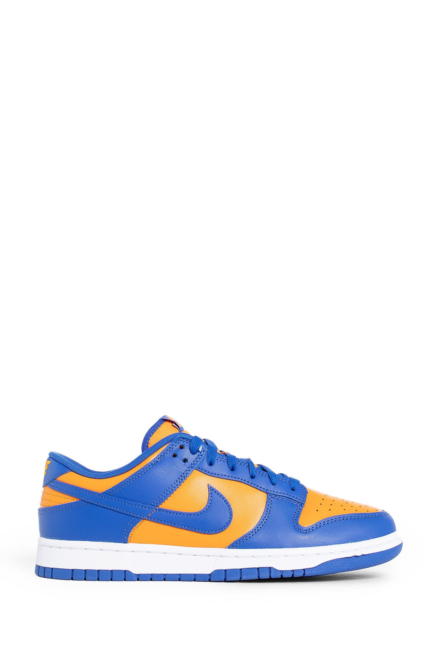 Dunk-Low-Retro-Knicks-Sneakers - 1