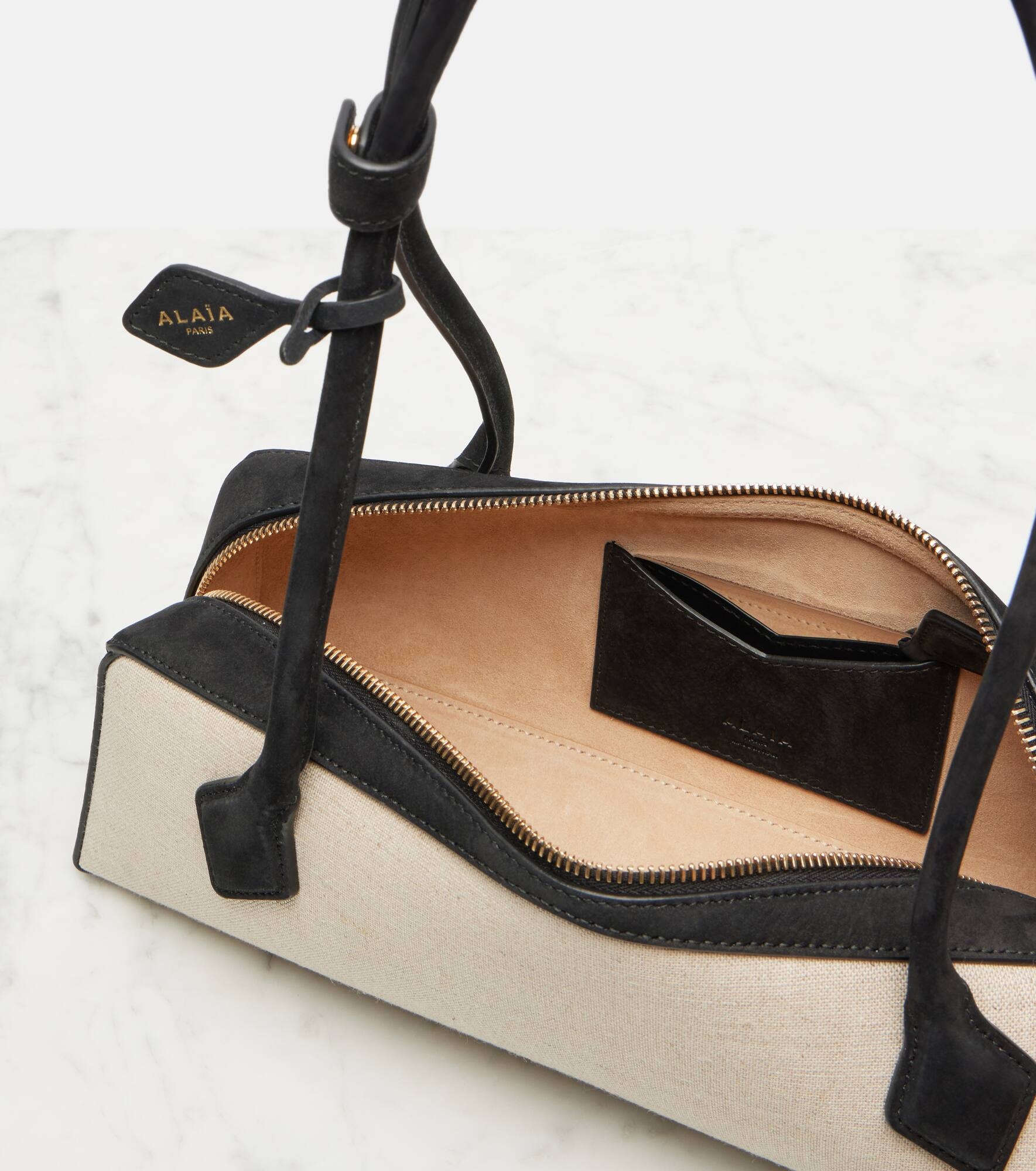 Le Teckel Small suede-trimmed shoulder bag - 3