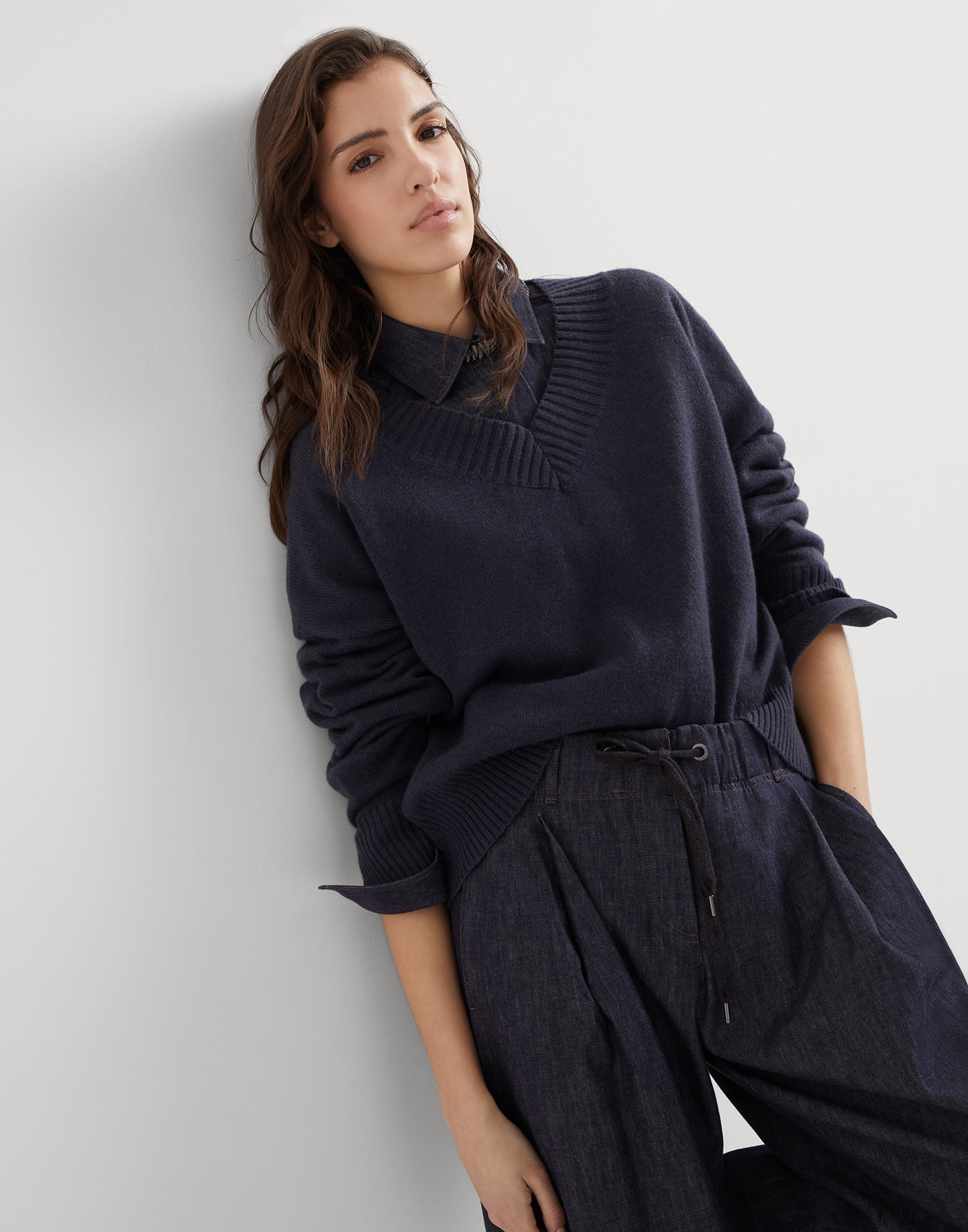 Cashmere sweater with shiny cuff details - 4