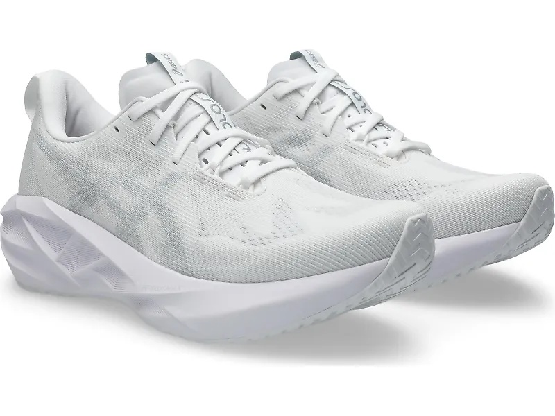 ASICS Novablast 5 - 6