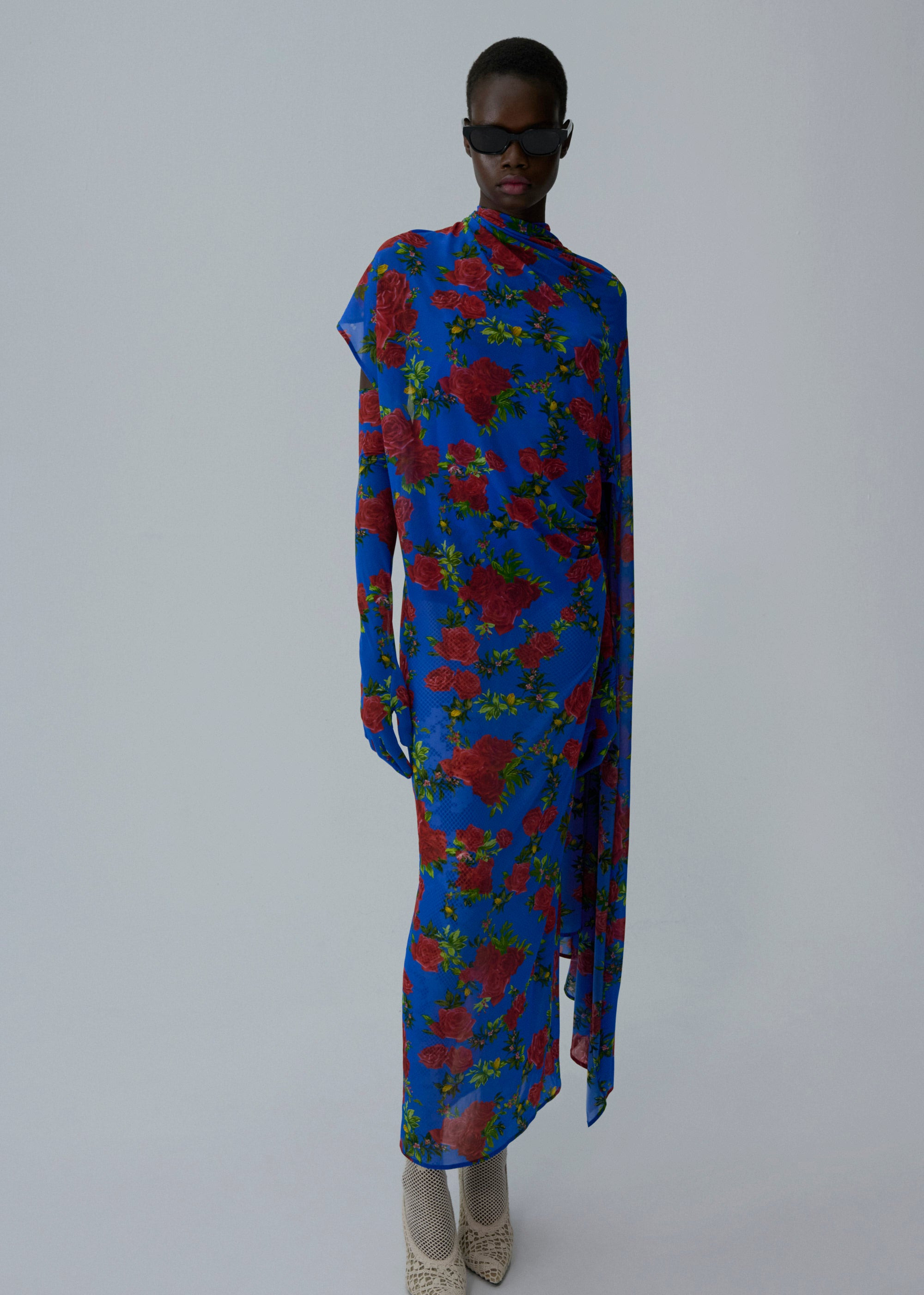 Asymmetric drape gown in blue floral print - 3