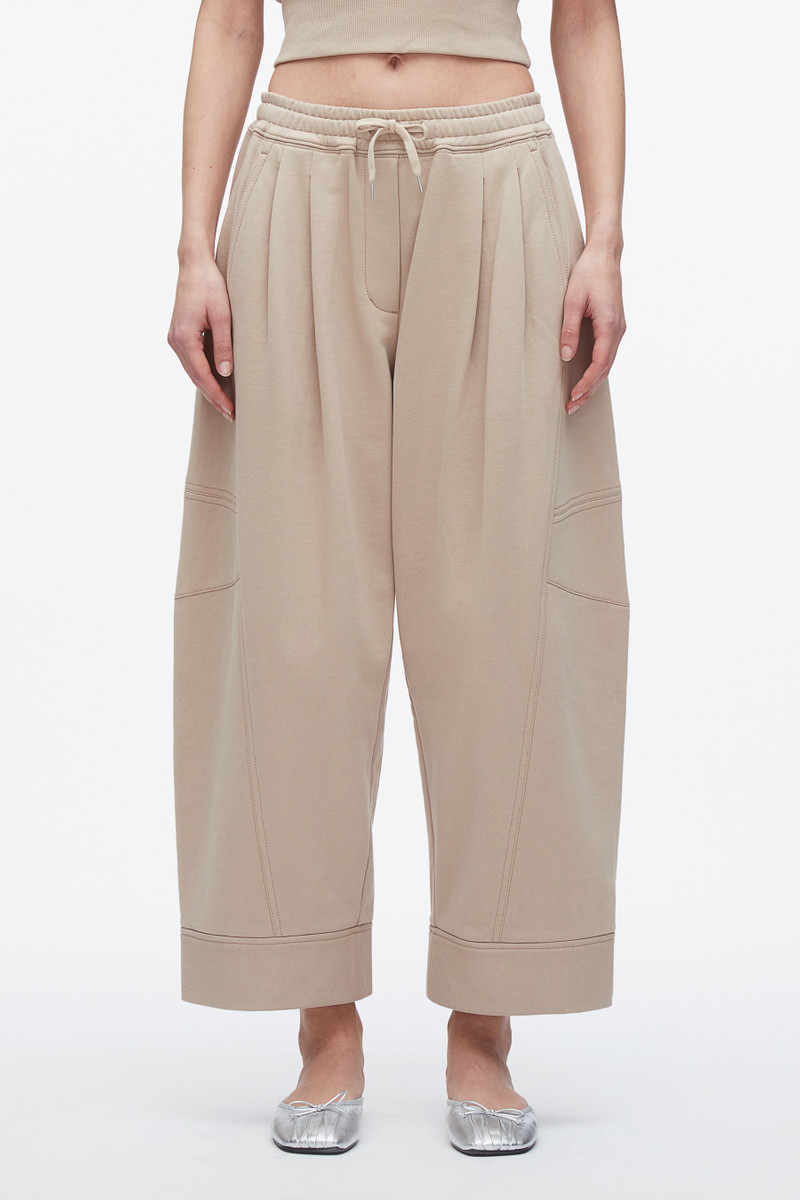 Curved Leg Cropped Sweatpant 3