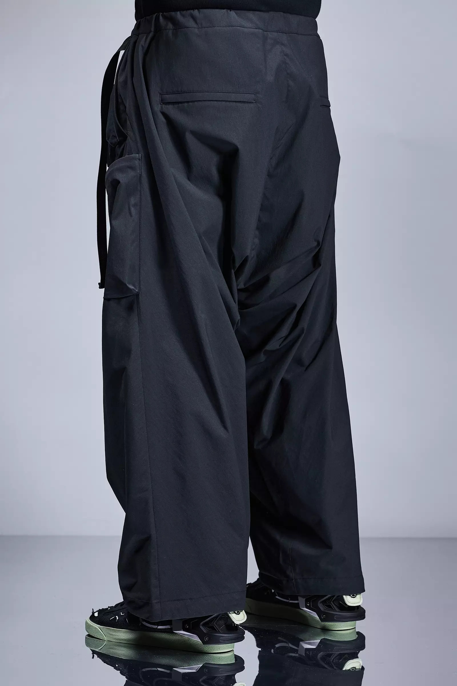P30AL-E Encapsulated Nylon Ultrawide Drawcord Cargo Trouser Black - 9