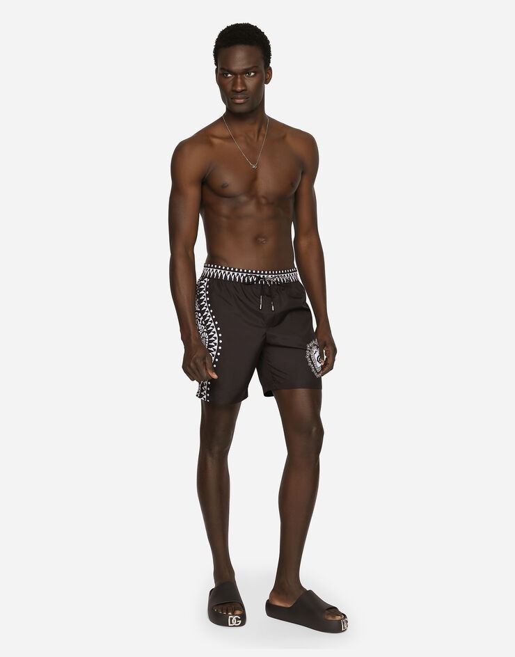 Mid-length swim trunks with bandanna print - 2