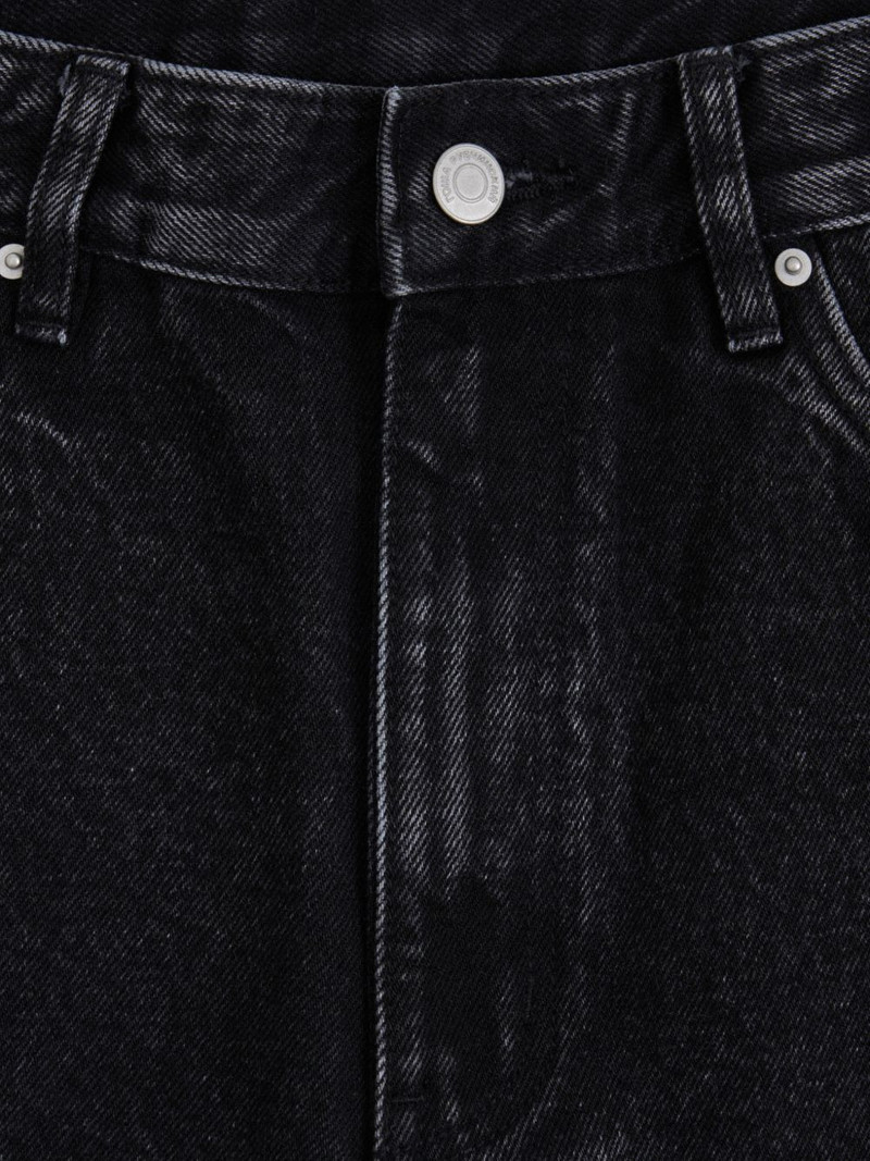 straight-leg jeans 3