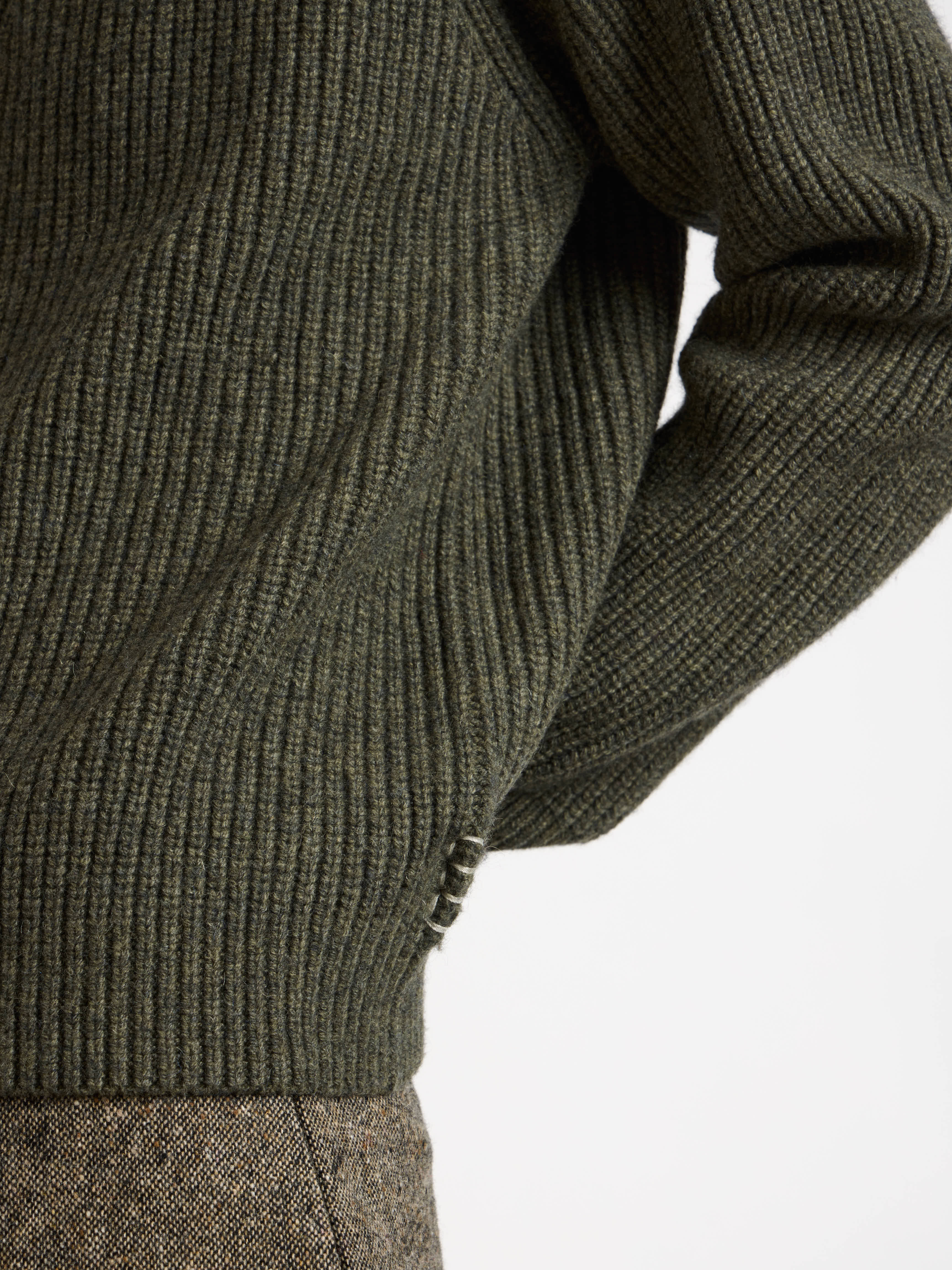 V-NECK CARDIGAN IN HUNTER GREEN - 6